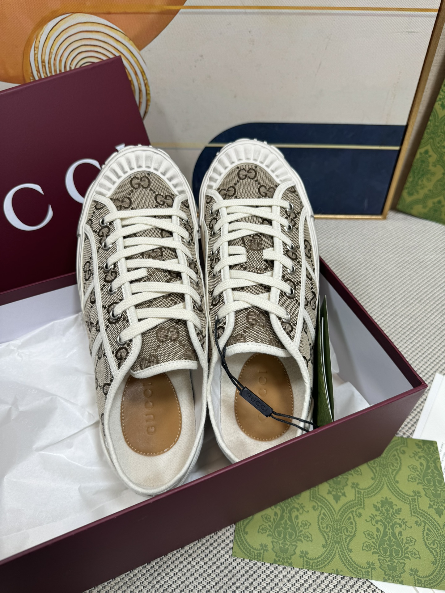 NO:722235,The top version of Gucci/Gucci's new early spring couple's denim canvas sneakers are cool and sassy, ​​fashionable and comfortable to wear!  It’s really good-looking. Classic shoe shape + British color matching design. Very attractive. Original inverted mold last type, imported high-end knitting needle jacquard fabric showing exquisite texture!  Mold customization of high-density outsole, women's size 35-40 (34 customization is not returnable), men's size 39-44 (45 46 customization is not returnable), casual shoes/sports shoes, gucci, gucci, sneakers19860909顶级版本 Gucci/古驰早春新情侣款牛仔帆布板鞋 又酷又飒 时髦穿搭,要舒适度有舒适度！真的太好看啦 经典鞋型+英伦拼色设计 超耐看.原版倒模楦型,进口高端织针提花布呈现出精致质感！开模定制高密大底 码数女款35-40（34定制不退换）  男款39-44（45 46定制不退换）,休闲鞋/运动鞋,gucci,gucci,sneakers,Women's Shoes