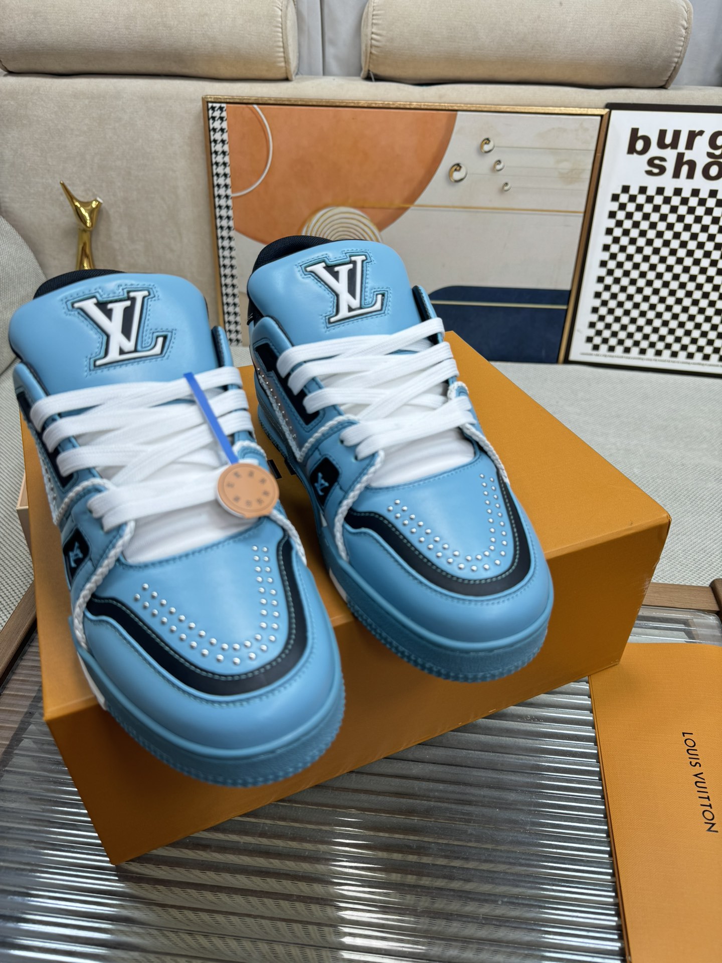 NO:231107,Top version LV ~ Trainer Louis Vuitton by Virgin Abloh's best sports, brand promotes new products, and the official website's limited-edition retro basketball sports!  The high and low gangs all spent a lot of money to buy the original version with accurate reproduction of the 1:1: The details are invincible, the sincerity is full of import custom original cowhide, the original version is consistent with the packaging method, the details are 100% restored, the private model customized original integrated TU bottom, which is different from other companies, without the original version, this effect cannot be produced!  L has the best hits in the past years, don’t miss it!  Size Men's 39-45 (38 46 Custom made non-return and exchange, casual shoes/sports shoes, louis vuitton, louis vuitton, sneakers, cowhide19860909顶级版本LV～Trainer路易威登 by Virgin Abloh最好看的运动,品牌力推新品, 官网限定款复古篮球运动！ 高帮低帮均花血本购入原版1:1精准复刻、细节很无敌、诚意满满、进口定制原版牛皮,原版一致套包做法,细节百分百还原、私模定制原版一体成型TU大底、区别于别家、, 没有原版是开不出这效果的！ L历年来最好看的爆款、千万不要错过！ Size  男款39-45（38 46 定做不退换,休闲鞋/运动鞋,louis vuitton,louis vuitton,sneakers,cowhide,Women's Shoes