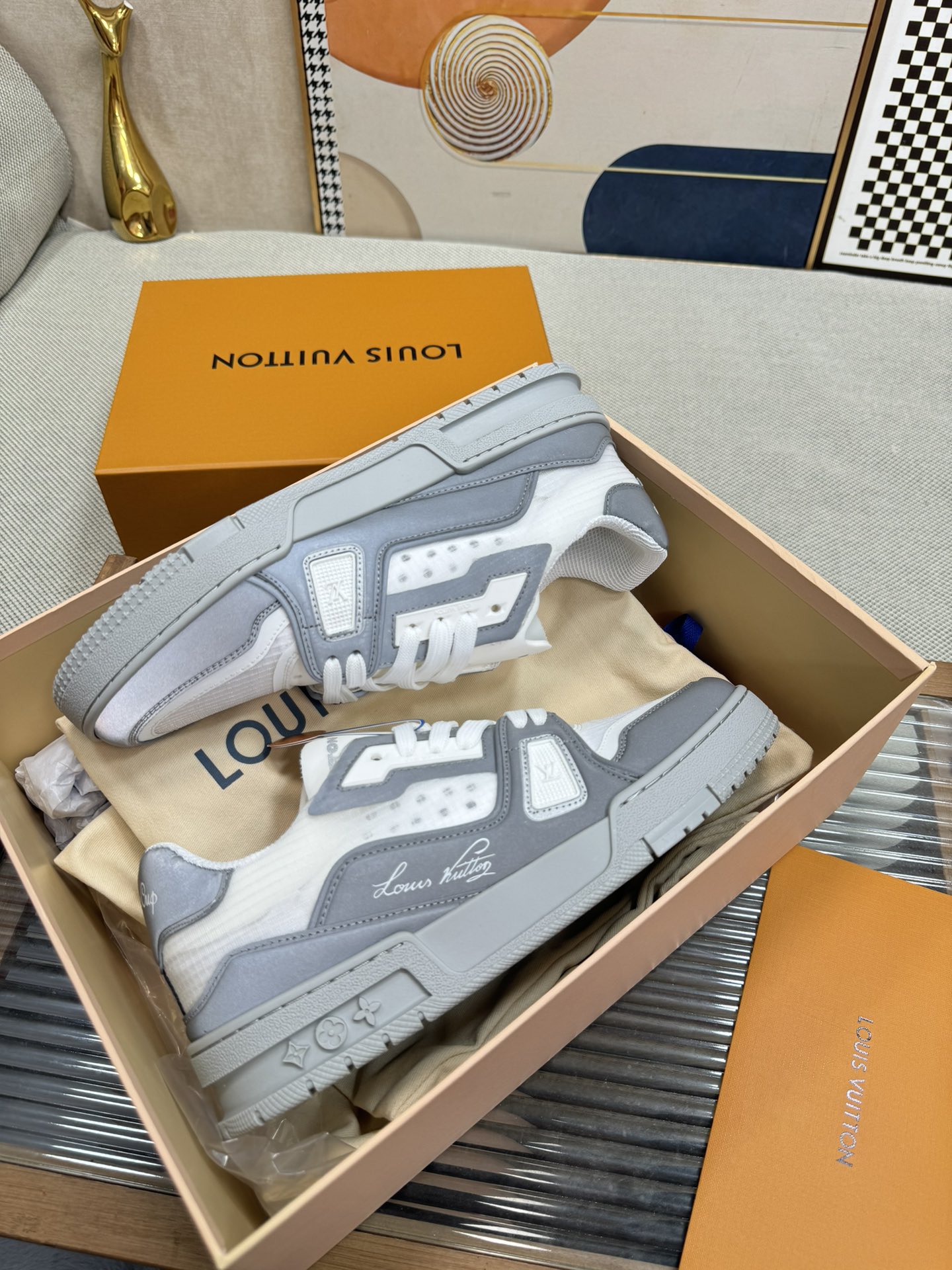 NO:231098,Top version LV ~ Trainer Louis Vuitton by Virgin Abloh's best sports, brand promotes new products, and the official website's limited-edition retro basketball sports!  The high and low gangs all spent a lot of money to buy the original version with accurate reproduction of the 1:1: The details are invincible, the sincerity is full of import custom original cowhide, the original version is consistent with the packaging method, the details are 100% restored, the private model customized original integrated TU bottom, which is different from other companies, without the original version, this effect cannot be produced!  L has the best hits in the past years, don’t miss it!  Size Men's 39-45 (38 46 Custom made non-return and exchange, casual shoes/sports shoes, louis vuitton, louis vuitton, sneakers, cowhide19860909顶级版本LV～Trainer路易威登 by Virgin Abloh最好看的运动,品牌力推新品, 官网限定款复古篮球运动！ 高帮低帮均花血本购入原版1:1精准复刻、细节很无敌、诚意满满、进口定制原版牛皮,原版一致套包做法,细节百分百还原、私模定制原版一体成型TU大底、区别于别家、, 没有原版是开不出这效果的！ L历年来最好看的爆款、千万不要错过！ Size  男款39-45（38 46 定做不退换,休闲鞋/运动鞋,louis vuitton,louis vuitton,sneakers,cowhide,Women's Shoes