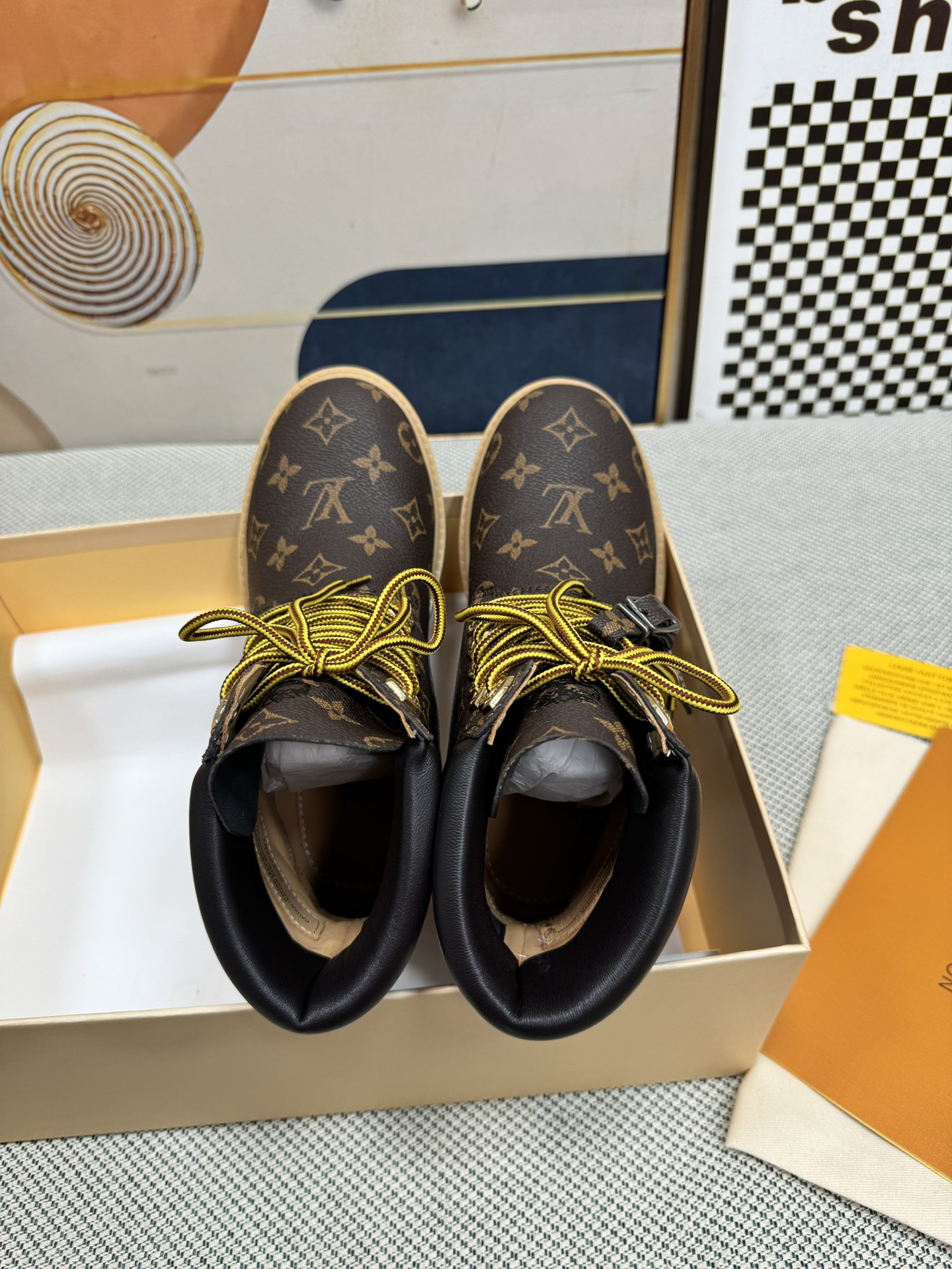 Louis Vuitton 专柜款经典鞋履 2