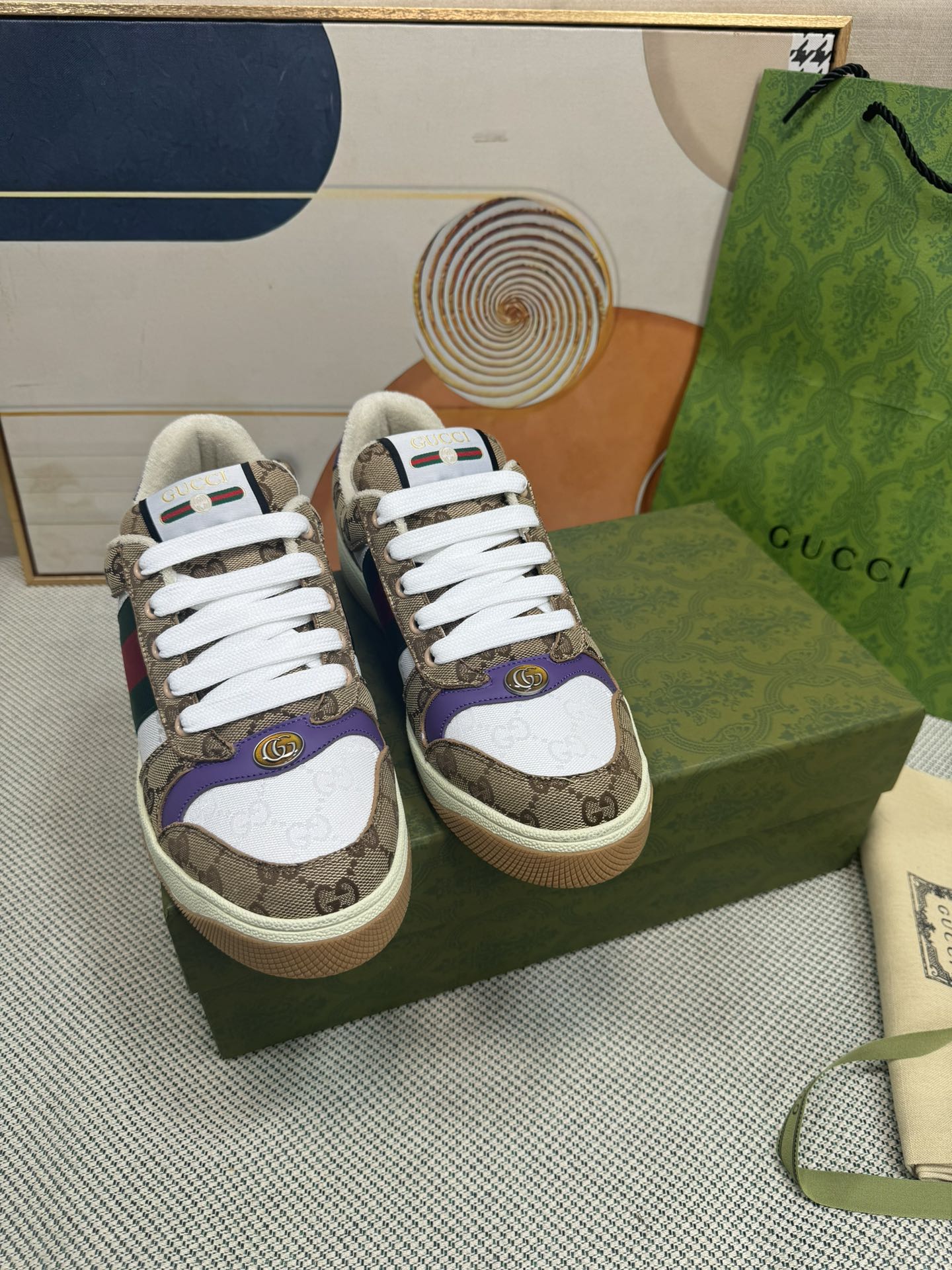 NO:235868,Gucci————— Purchase version NFC with scanning code chip GG series of old dirty shoes - Year-old hot products are coming!  Nine out of ten to ten must be sold, new colors are added - the ultimate version of the market!  Buy the original version to develop... Fabric Material, Outsole, Compare the details at will!  Open molded Swarovski is a one-to-one replica diamond chain... Metal cherry pendant... Metal double G crystal cylindrical mark... Gucci original customized narrow webbing... Super flash series - flash diamond chain. Cherry decoration can be detached, one to two, and it highlights personality. Exclusive colored cowhide fabric. Handmade and old is very textured and has a sense of high-end!  The workmanship details can be reflected, and no one line is left out. The original towel cloth is delicate, soft, more comfortable and breathable, private molded steel stamped two colors, bagging process Goodyear's edge locking method Fabric: original imported GG cloth/silk cowhide Outsole: original TPU sole (the lower layer is wide, the upper layer is narrow) European version matching packaging... Women's model 35-40 (34 41 custom-made non-return and exchange) Men's model 39-44 (38 45 46 custom-made non-return and exchange), casual shoes/sports shoes, gucci, swarovski, sneakers, cowhide19860909Gucci————代购版本 NFC带扫码芯片 GG系列做旧小脏鞋-年爆款来袭！ 十转九卖必上款 新色加推-市场终极版本！ 购原版开发….面料 材质 大底 细节任意对比！ 开模施华洛世奇一比一精复刻水钻链.....金属樱桃吊坠……金属双G水晶圆柱形标……Gucci原版定制窄织带…… 超闪系列—闪钻链.樱桃装饰可拆卸,一变二任意搭配,彰扬个性 专属擦色牛皮面料.手工做旧非常有质感,自带高级感！ 做工细节图可体现,不放过一条线. 原版毛巾布里细腻柔软更舒适透气,私模钢印双色 套包工艺 固特异锁边做法 面料:原版进口GG布/丝绸牛皮 大底:原版TPU大底(下层宽,上层窄) 欧版配套包装…… 女款35—40（34 41定做不退换） 男款39-44（38 45 46定做不退换）,休闲鞋/运动鞋,gucci,swarovski,sneakers,cowhide,Women's Shoes