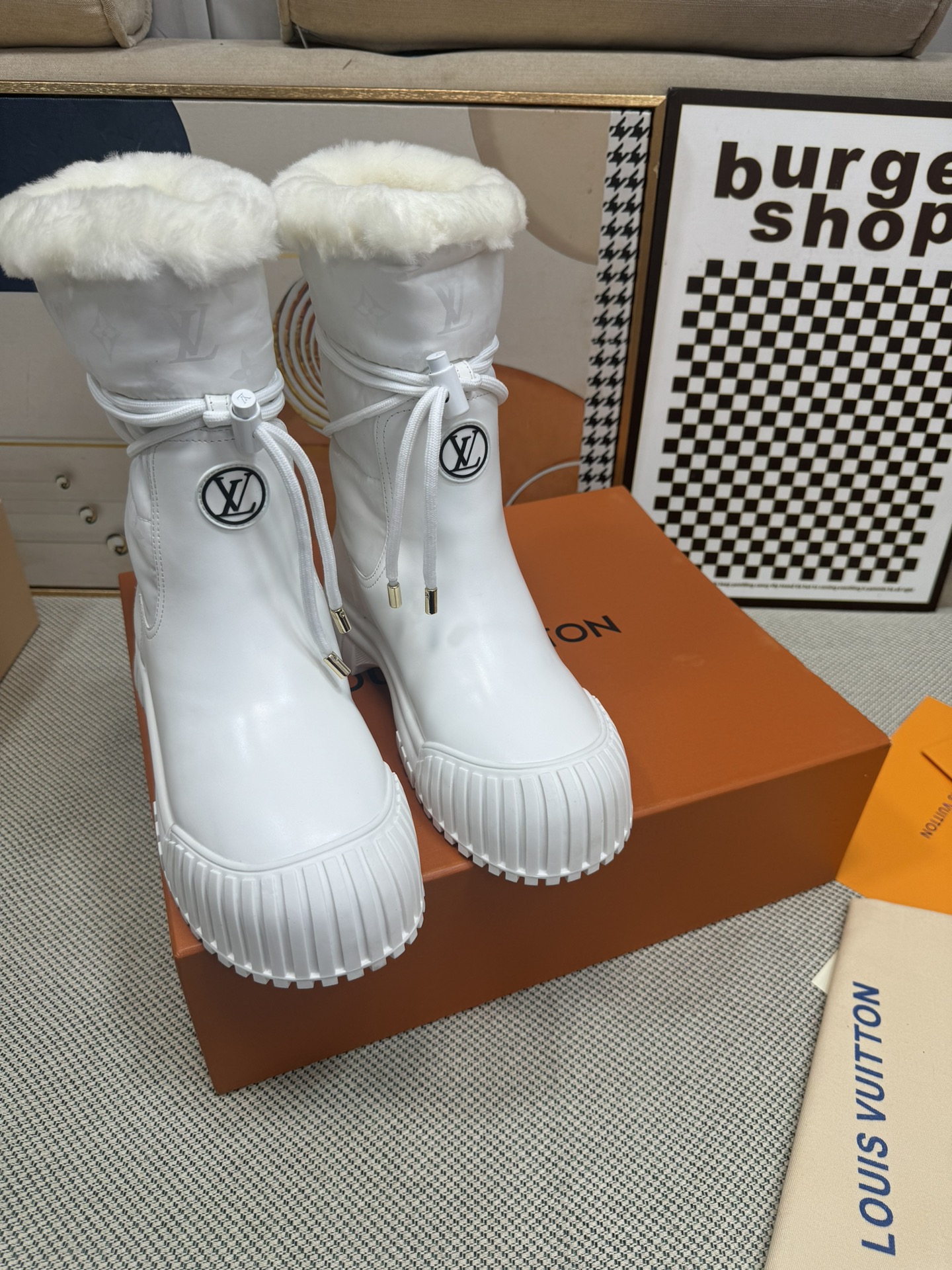 NO:481230,Top version of LV Archlight Sports boots Summer Collection dad shoes, representative classic LV letters embellish the tongue with lightweight, comfortable, versatile, line feel and elongated legs, the arch design in the middle is more and more comfortable. ———————————————————————————————————————————————————————————————————————————————————————————————————————————————————————————————————————————————————————————————————————————————————————————————————————————————————————————————————————————————————————————————————————————————————————————————————————————————————————————————————————————————————————————————————————————————————————————————————————————————————————————————————————————————————————————————————19860909顶级版本LV Archlight 运动靴子Summer Collection老爹鞋,具有代表性的经典款LV字母点缀鞋舌轻巧,舒适,百搭,线条感和拉长美腿,中间的拱形设计越越舒服 ————————————原单品质 网红大爱款,独特的简约设计风格 具有敏锐独道的细节设计整体造型很棒 版型非常修脚,上脚舒适度百分百点赞 鞋面: 小牛皮与科技面料交织撞色搭配 马卡龙神仙颜值, 面料:进口乙稀基面料 内里:毛里 底材:原版开磨TPU耐磨防滑大底 Size35-40（41定制不退换）,雪地靴,louis vuitton,boots,cowhide,Women's Shoes