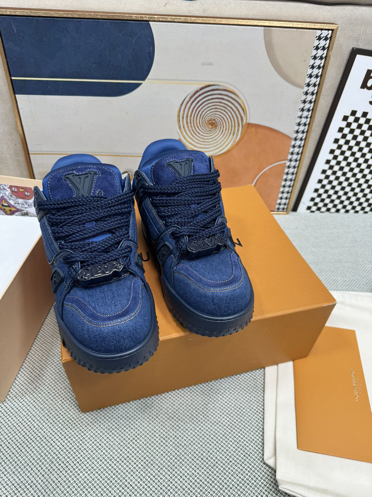 NO:489159,Pang Ding Purchase Quality Couple Model LV~ Louis Vuitton by Virgin Abloh's best-looking sneakers, promoting new products, and limited-edition retro basketball sneakers on the official website!  High and low gangs all spent a lot of money to buy the original version with accurate reproduction of 1:1, the details are invincible, the sincerity is full of imported custom original cowhide, the original version is consistent with the packaging method, the details are 100% restored, the private model customized original integrated TPU bottom is different from other companies, and this effect cannot be achieved without the original version!  L The best men's shoes in the past, don't miss them!  Size38-44 (men's 38 45 46 customized without return), casual shoes/sports shoes, louis vuitton, louis vuitton, sneakers, cowhide19860909胖丁 代购品质情侣款 LV～路易威登 by Virgin Abloh最好看的运动鞋,力推新品, 官网限定款复古篮球运动鞋！ 高帮低帮均花血本购入原版1:1精准复刻、细节很无敌、诚意满满、进口定制原版牛皮,原版一致套包做法,细节百分百还原、私模定制原版一体成型TPU大底、区别于别家、, 没有原版是开不出这效果的！ L历年来最好看的男鞋、千万不要错过！ Size38-44（男款38 45 46定做不退换）,休闲鞋/运动鞋,louis vuitton,louis vuitton,sneakers,cowhide,Women's Shoes