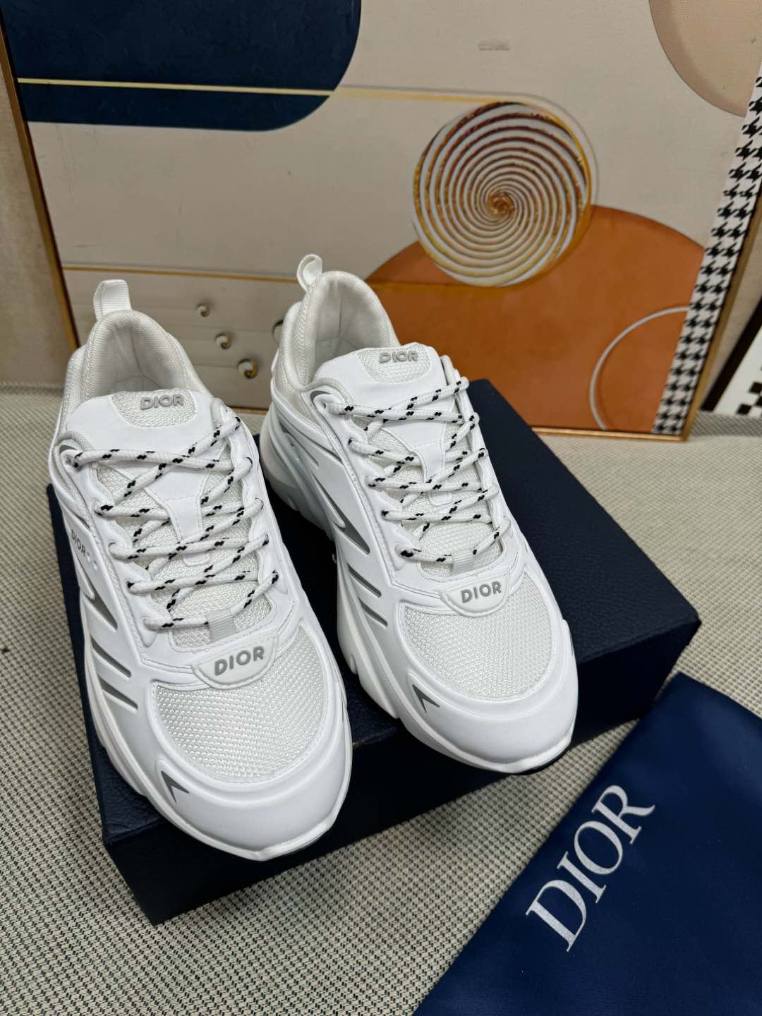 NO:238987,Top quality Dior x Levis Hamilton Early Spring Couple Style Casual Sports Celebrity Model Hot Products Hamilton xDIOR Capsule Series F1 Racing 7 Champions League Lewis Hamilton immediately released Hamilton as a guest designer to show his personal sports preferences B44 Blade LH and ski sneakers New casual sports shoes Running shoes Daddy shoes Really cool, full of futuristic sense! It's really cool!  Once again interprets Dior's cool fashion concept, Lucky Star will bless you with good luck, the new EVA sole is super light and comfortable!  Original customized technology materials, various materials splicing of uppers, 3D three-dimensional imprinting technology, injection molding logo logo!  Original breathable net Original anti-slip TPU sole 5CM thick sole Size: 39-45. (46 no return or replacement), casual shoes/sports shoes, dior, dior, sneakers19860909顶级品质 Dior x Levis Hamilton 早春联名情侣款休闲运动 明星款主推爆品 汉密尔顿xDIOR胶囊系列 F1赛车7冠王Lewis Hamilton 随即发布了汉密尔顿作为客座设计师 展现他个人的运动喜好 B44 Blade LH和滑雪运动鞋 新款休闲运动鞋跑鞋老爹鞋 真的酷毙了,未来感十足!真的好飒！再次演绎了迪奥酷时尚的理念,幸运星为你加持好运,全新的EVA鞋底超轻超舒适！ 原版定制科技材质、鞋面多种材质拼接、3D立体压印工艺,注塑logo标识！ 原版透气网里 原版防滑TPU大底 5CM厚底 码数:39-45.（46不退不换）,休闲鞋/运动鞋,dior,dior,sneakers,Women's Shoes