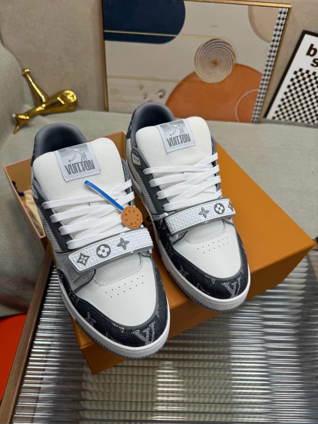 NO:235871,Top version LV ~ Trainer Louis Vuitton by Virgin Abloh's best sports, brand promotes new products, and the official website's limited-edition retro basketball sports!  High and low gangs all spent a lot of money to buy the original version with accurate reproduction of 1:1, the details are invincible, the sincerity is full of imported custom original cowhide, the original version is consistent with the packaging method, the details are 100% restored, the private model customized original integrated TPU bottom is different from other companies, and this effect cannot be achieved without the original version!  L has the best hits in the past years, don’t miss it!  Size Men's 39-45 (38 46 Notes 4730 Customized No Returns and Exchanges, Casual Shoes/Sports Shoes, louis vuitton, louis vuitton, sneakers, cowhide19860909顶级版本LV～Trainer路易威登 by Virgin Abloh最好看的运动,品牌力推新品, 官网限定款复古篮球运动！ 高帮低帮均花血本购入原版1:1精准复刻、细节很无敌、诚意满满、进口定制原版牛皮,原版一致套包做法,细节百分百还原、私模定制原版一体成型TPU大底、区别于别家、, 没有原版是开不出这效果的！ L历年来最好看的爆款、千万不要错过！ Size  男款39-45（38 46 注4730定做不退换,休闲鞋/运动鞋,louis vuitton,louis vuitton,sneakers,cowhide,Women's Shoes