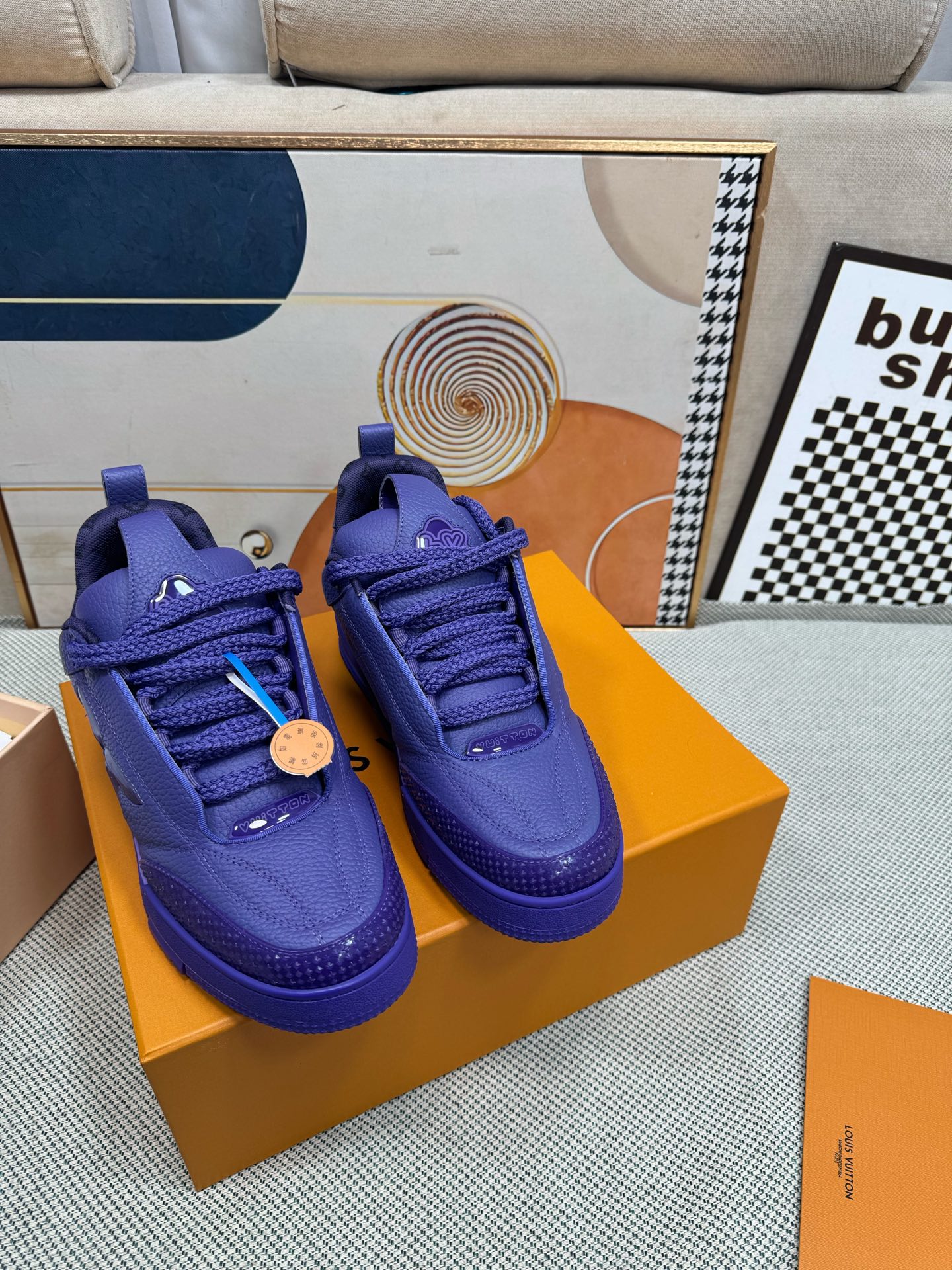 NO:235860,Bread shoes Upgraded version LV-Louis Vuitton PK market version Couple model New catwalk basketball shoes Purchase quality Original 11 development replica!  !  Very comfortable on the foot, fine workmanship. The upper is spliced ​​by calfskin imported from Italy, with brand logo and signature on the sides. The imported breathable mesh inner lining is very comfortable for the feet. Original special supply of original two-color TPU mold-absorbing sole. Packing technology Goodyear sewing locking size women's model 35-40 men's model 39-45 standard size (38 46 4730 custom made, casual shoes/sports shoes, louis vuitton, louis vuitton, sneakers, cowhide19860909面包鞋 升级版 LV-路易-威登 PK市场一切版本 情侣款 走秀新款 篮球板鞋 代购品质 原版11开发复刻！！上脚非常舒适 做工精细 鞋面由意大利进口小牛皮拼接,侧边饰有品牌LOGO标志及签名,进口了透气网布内里,脚感超舒适.原厂特供原版双色TPU吸模大底.套包工艺 固特异缝合锁边 size女款35-40  男款39-45标准码（38 46 4730定做不退,休闲鞋/运动鞋,louis vuitton,louis vuitton,sneakers,cowhide,Women's Shoes