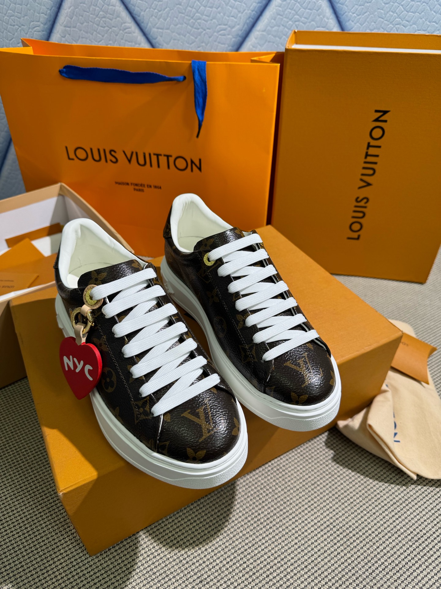 NO:235867,Louis* Vuitto* - Quality of purchasing agents. Wearing versatile and red, we are pushing new products with a limited edition on the official website!  Purchase the original version with 1:1 accurate reproduction, invincible details, full of sincerity, imported customized original material, 100% restoration of details, and you cannot achieve this effect without the original version!  lv The best women's shoes in the past years Don't miss it!  The upper adopts 5D printing technology, packing technology, Goodyear's edge locking method, fine workmanship, outsole TPU original sole, imported silk cowhide, inner cowhide lining/foot pad Size women's model 35-39 (40 41 customization, no return or replacement) Packaging original drawer box packaging, casual shoes/sports shoes, louis vuitton, louis vuitton, sneakers, cowhide19860909Loui* Vuitto*——代购品质 百搭穿红着力推新品,官网限定款！购入原版1:1精准复刻、细节很无敌、诚意满满、进口定制原版材质、细节百分百还原、没有原版是开不出这效果的！lv 历年来最好看的女鞋 千万不要错过！鞋面采用5D打印技术 套包工艺 固特异锁边做法 做工精细 大底TPU原版底 面料进口丝绸牛皮 内里牛皮里/垫脚 Size女款35-39（40 41定制不退不换） 包装原版抽屉盒包装,休闲鞋/运动鞋,louis vuitton,louis vuitton,sneakers,cowhide,Women's Shoes