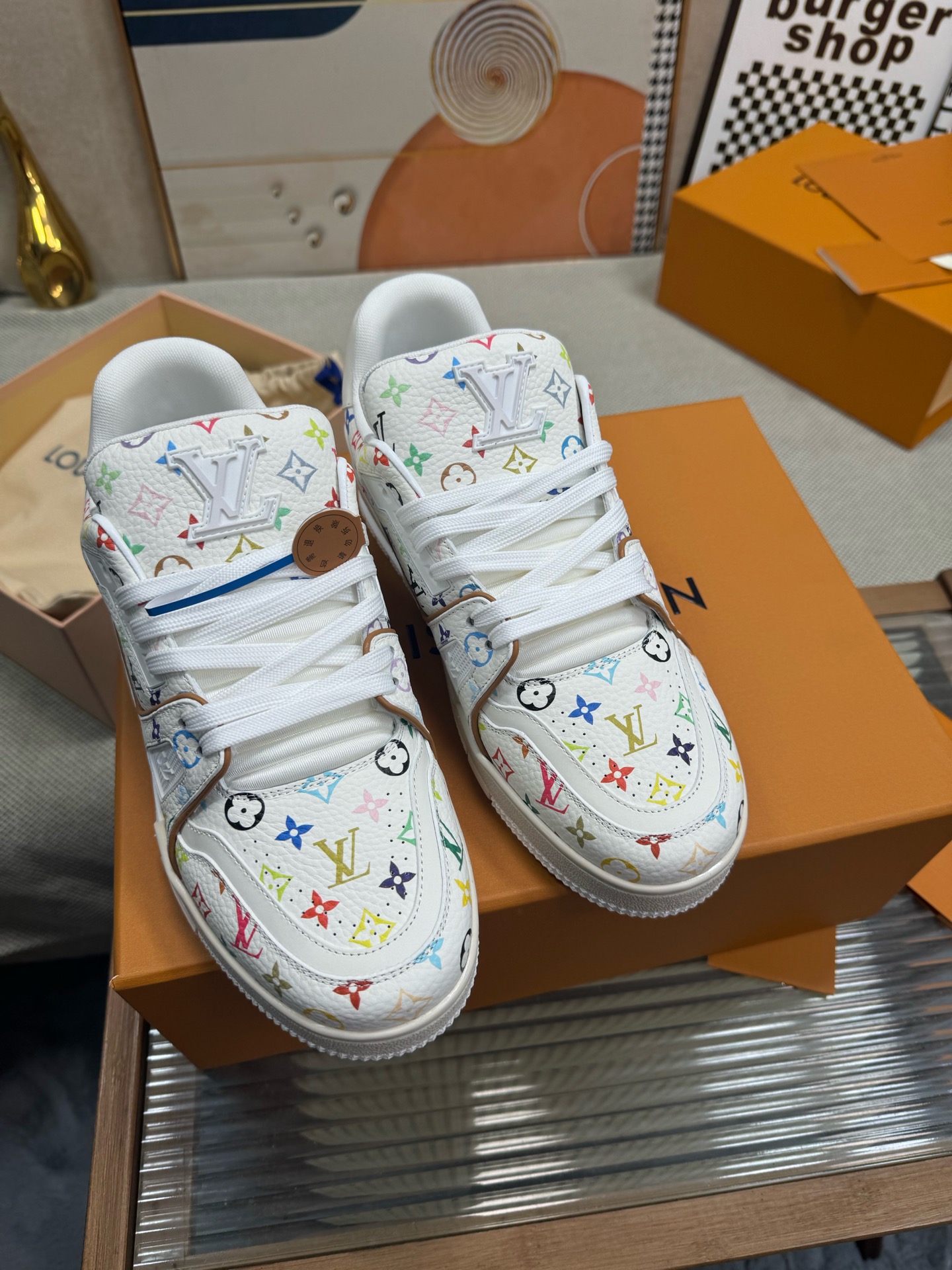 NO:235863,Top version LV ~ Trainer Louis Vuitton by Virgin Abloh's best sports, brand promotes new products, and the official website's limited-edition retro basketball sports!  The high and low gangs all spent a lot of money to buy the original version with accurate reproduction of the 1:1: The details are invincible, the sincerity is full of imported custom original cowhide, the original version is consistent with the packaging method, the details are 100% restored, the private model customized original integrated TPU bottom is different from other companies, and this effect cannot be achieved without the original version!  L has the best hits in the past years, don’t miss it!  Size Men's 39-45 (38 46 Notes 4730 Customized No Returns and Exchanges, Casual Shoes/Sports Shoes, louis vuitton, louis vuitton, sneakers, cowhide19860909顶级版本LV～Trainer路易威登 by Virgin Abloh最好看的运动,品牌力推新品, 官网限定款复古篮球运动！ 高帮低帮均花血本购入原版1:1精准复刻、细节很无敌、诚意满满、进口定制原版牛皮,原版一致套包做法,细节百分百还原、私模定制原版一体成型TPU大底、区别于别家、, 没有原版是开不出这效果的！ L历年来最好看的爆款、千万不要错过！ Size  男款39-45（38 46 注4730定做不退换,休闲鞋/运动鞋,louis vuitton,louis vuitton,sneakers,cowhide,Women's Shoes