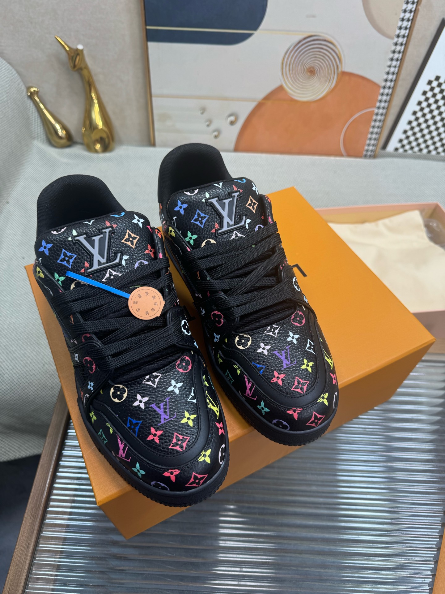 NO:231132,Top version LV ~ Trainer Louis Vuitton by Virgin Abloh's best sports, brand promotes new products, and the official website's limited-edition retro basketball sports!  The high and low gangs all spent a lot of money to buy the original version with accurate reproduction of the 1:1: The details are invincible, the sincerity is full of import custom original cowhide, the original version is consistent with the packaging method, the details are 100% restored, the private model customized original integrated TU bottom, which is different from other companies, without the original version, this effect cannot be produced!  L has the best hits in the past years, don’t miss it!  Size Men's 39-45 (38 46 Custom made non-return and exchange, casual shoes/sports shoes, louis vuitton, louis vuitton, sneakers, cowhide19860909顶级版本LV～Trainer路易威登 by Virgin Abloh最好看的运动,品牌力推新品, 官网限定款复古篮球运动！ 高帮低帮均花血本购入原版1:1精准复刻、细节很无敌、诚意满满、进口定制原版牛皮,原版一致套包做法,细节百分百还原、私模定制原版一体成型TU大底、区别于别家、, 没有原版是开不出这效果的！ L历年来最好看的爆款、千万不要错过！ Size  男款39-45（38 46 定做不退换,休闲鞋/运动鞋,louis vuitton,louis vuitton,sneakers,cowhide,Women's Shoes