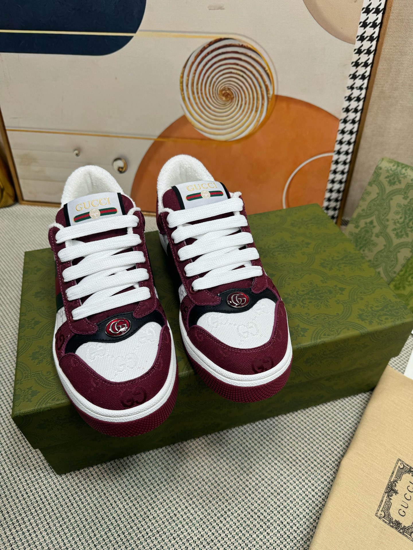 NO:235864,Gucci————— Purchase version NFC with scanning code chip High-quality series of old dirty shoes - Year-on-year hot products are coming!  Nine out of ten to ten must be sold, new colors are added - the ultimate version of the market!  Buy the original version to develop... Fabric Material, Outsole, Compare the details at will!  The mold-opening temperament is a world-class replica diamond chain... Metal cherry pendant... Metal versatile crystal cylindrical mark... Gucci original customized narrow webbing... Super flash series - flash diamond chain. Cherry decoration can be detached, one to two to match, highlighting personality. Exclusive colored cowhide fabric. Handmade and old, very textured and has a sense of high-end!  The workmanship details can be reflected, and no one line is missed. The original towel cloth is delicate, soft, more comfortable and breathable, private molded steel stamped two colors, bagging process, Goodyear edge locking method, fabric: original imported high-quality cloth/silk cowhide, outsole: original TPU sole (the lower layer is wide, the upper layer is narrow) European version supporting packaging... Women's model 35-40 (34 41 custom made without return), casual shoes/sports shoes, gucci, sneakers, cowhide19860909Gucci————代购版本 NFC带扫码芯片 高品质系列做旧小脏鞋-年爆款来袭！ 十转九卖必上款 新色加推-市场终极版本！ 购原版开发….面料 材质 大底 细节任意对比！ 开模气质世奇一比一精复刻水钻链.....金属樱桃吊坠……金属百搭水晶圆柱形标……Gucci原版定制窄织带…… 超闪系列—闪钻链.樱桃装饰可拆卸,一变二任意搭配,彰扬个性 专属擦色牛皮面料.手工做旧非常有质感,自带高级感！ 做工细节图可体现,不放过一条线. 原版毛巾布里细腻柔软更舒适透气,私模钢印双色 套包工艺 固特异锁边做法 面料:原版进口高品质布/丝绸牛皮 大底:原版TPU大底(下层宽,上层窄) 欧版配套包装…… 女款35—40（34 41定做不退换）,休闲鞋/运动鞋,gucci,sneakers,cowhide,Women's Shoes