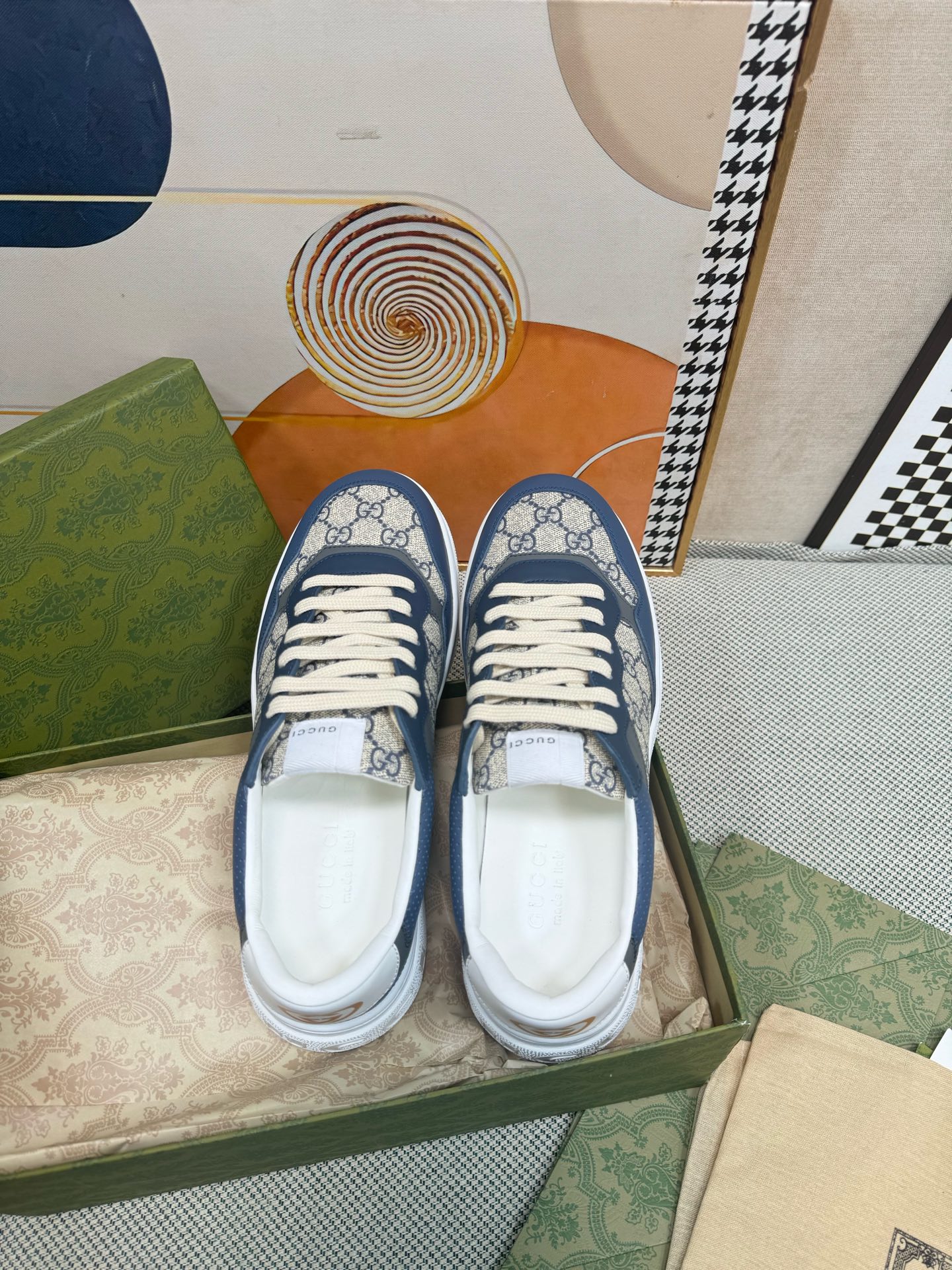 NO:235872,Gucci latest styles, new spring and summer casual sports white shoes, mixed with dad shoes elements, original purchase version one to one open mold IP lightweight bottom!  Full set of purchase version package technology Goodyear edge locking method with chip Anti-counterfeiting line Imported fabric full grain calfskin inner lining/foot pads outsole IP foamed sole Size: Women's model 35-40 (41 custom-made non-return and exchange) Men's model 39-44 (45 custom-made non-return and exchange), casual shoes/sports shoes, gucci, gucci, sneakers, cowhide19860909古驰Gucci最新款式 春夏新款休闲运动小白鞋 掺进老爹鞋元素 代购版原版一比一开模IP轻料底！全套代购版本套包工艺 固特异锁边做法 带芯片 防伪线 面料进口全粒面小牛皮 内里牛皮里/垫脚 大底IP发泡大底 码数:女款35-40（41 定做不退换） 男款39-44（45定做不退换）,休闲鞋/运动鞋,gucci,gucci,sneakers,cowhide,Women's Shoes