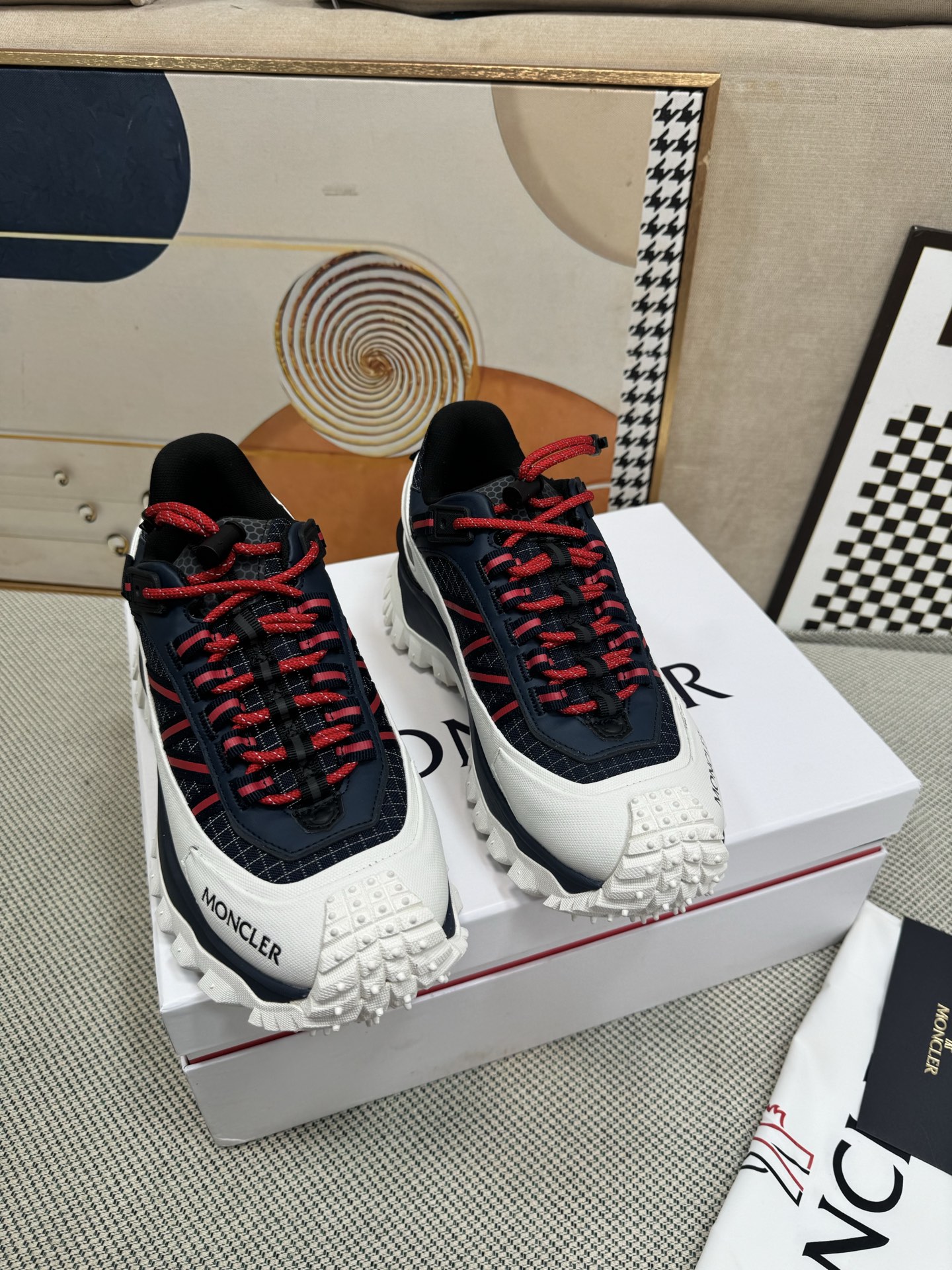 NO:234426,Top version Monler masked couple style casual sneakers new products counter highlights new products hard goods on new purchase level!  Full of high-end feeling!  A popular model from domestic and foreign bloggers, it is comfortable and beautiful to wear!  The main model of the official website★ Fabric: imported calfskin, original imported environmentally friendly breathable net, large sole original mold opening tpu tire sole, shoe size: women's model 35-40, men's model 39-45, full set of counters and simultaneous packaging!  , casual shoes/sports shoes, Moncler, sneakers, cowhide19860909顶级版本 Monler蒙口情侣款 休闲运动鞋 新品 专柜主打最新款 硬货上新 代购级别！高级感十足！国内外博主刷爆的一款, 上脚舒适美炸了！官网主推款★ 面料:进口小牛皮 内里原版进口环保透气网 大底原版开模tpu轮胎底 鞋码:女款35-40  男款39-45 全套专柜同步包装！,休闲鞋/运动鞋,Moncler,sneakers,cowhide,Women's Shoes