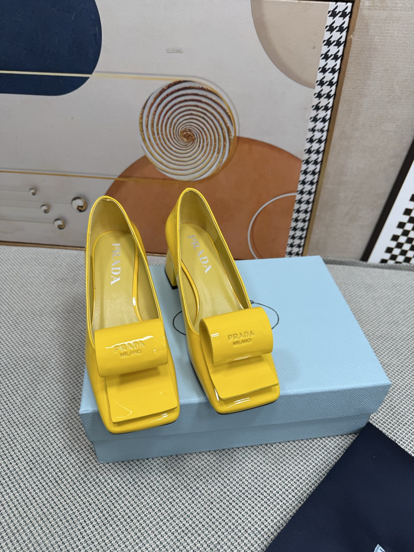 NO:265350,Purchase quality PRADA Spring and Summer new original replica, strength is coming!  ———————————————————— The same sandals as popular superstar Jin Chen, fashionable and versatile nice items, Italian counter purchasing original shoes, 1 to 1 replica of the original flavor. This year's theme is not defined through simplicity and simplicity, from thick-soled sneakers to serrated short boots to cat heels, exuding a momentum everywhere... The combination of gentleness and handsomeness is the finishing touch of a little woman. The top-quality high mercerized silk fabric and top-level open-edge beaded cowhide with the original 3D printed embroidery logo... The triangle mark feels the same as the original, and the mixed-bred sheepskin is breathable and comfortable inside, ads midsole. Heel height is 4.5cm. On sale in stock Size: 35-39 (40 customized) Original large box packaging accessories. Two styles   two fabrics, independently made.  Official colors can be made”, high heels, prada, prada, sandals, boots, high heels, sneakers, cowhide, sheepskin, real silk19860909代购品质 PRADA 普拉达春夏新款原版复刻 实力来袭！———————————————— 当红巨星金晨同款凉鞋,时髦百搭nice单品,意大利专柜代购原版鞋开发,1比1照足原味复刻.今年的主题就是不被定义 通过简单简洁体现质感从厚底运动鞋到锯齿短靴再到的猫跟鞋 处处都流露着必爆气势…集温柔和帅气为一身 猫跟鞋就是小女人的点睛之笔 上等高丝光真丝面料和顶级开边珠牛皮搭配原版3D打印色刺绣logo…三角标触感凹凸感和原版一致,混种羊皮内里透气舒适 ads中底 . 跟高4.5cm. 现货发售 Size: 35-39（40订做） 原版大盒包装配件. 两种款式 两种面料,独立制作. 官方所有颜色均可制作”,高跟鞋单鞋,prada,prada,sandals,boots,high heels,sneakers,cowhide,sheepskin,real silk,Women's Shoes