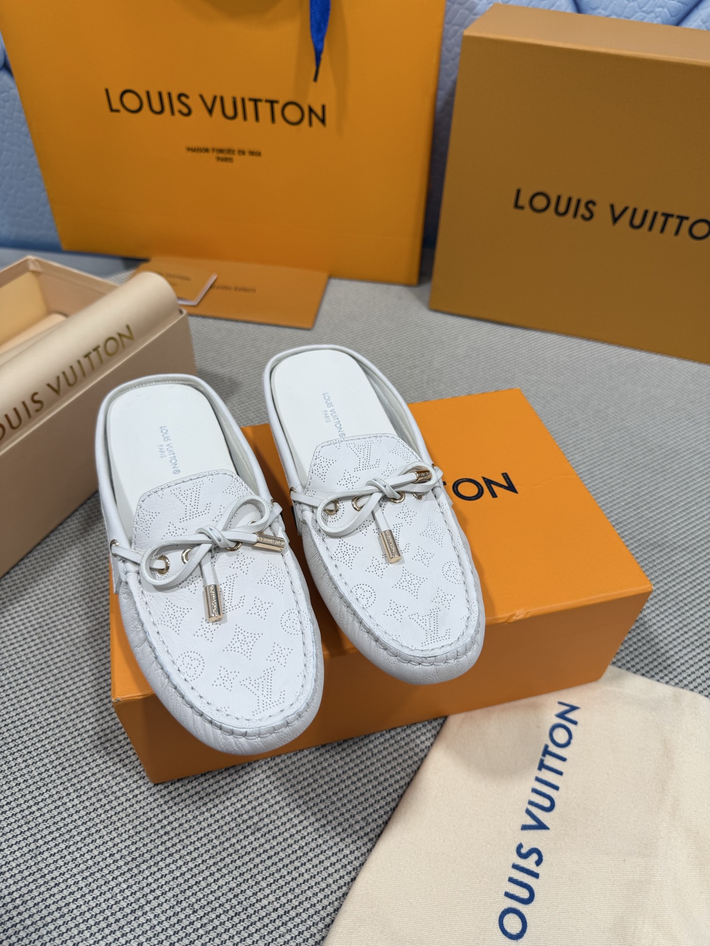 NO:265345,Louis* Vuitto* - Top version~ Vss, donkey brand promotes the most classic bun shoes, limited edition on the official website!  Purchase the original version with 1:1 accurate reproduction, invincible details, full of sincerity, imported customized original material, 100% restoration of details, and you cannot achieve this effect without the original version!  lv The best women's shoes in the past years Don't miss it!  The upper adopts 3D printing technology, package technology, outsole TPU original bean sole, imported fabric, presbyopia/calf leather, inner cowhide, footbed, Size women's model 35-39 (40 41 42 customized, no return or replacement), semi-torque, louis vuitton, louis vuitton, louis vuitton, cowhide19860909Loui* Vuitto*——顶级版本～ Vss,驴牌力推最经典包子鞋,官网限定款！购入原版1:1精准复刻、细节很无敌、诚意满满、进口定制原版材质、细节百分百还原、没有原版是开不出这效果的！lv 历年来最好看的女鞋 千万不要错过！鞋面采用3D打印技术 套包工艺 大底TPU原版豆豆底 面料进口老花/小牛皮 内里牛皮里垫脚 Size女款35-39（40 41 42定制不退不换）,半拖,louis vuitton,louis vuitton,louis vuitton,cowhide,Women's Shoes