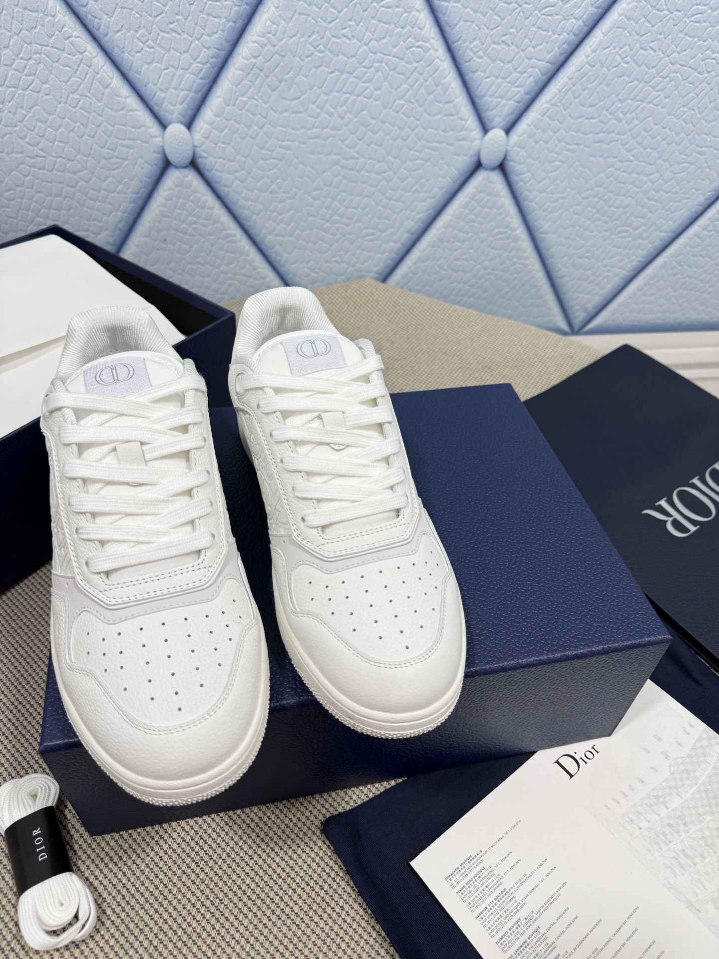 NO:224160,Purchase quality upgraded version Dior counter genuine 1-1 Dior early autumn British style!  The counter recommends a top-notch good thing to make the details perfect!  The fabric is made of top-quality inner silk fabric, soft and comfortable, and the quality is really perfect, the quality of the counter is!  Contrast color positioning splicing design!  Fashionable and casual personality!  Take a grand goddess style!  Simple line design, three-dimensional cutting plant, super invincible and stylish, it looks good no matter how you match it. The super popular elements and colors are youthful and beautiful, relaxed and comfortable in the crowd to absorb the sun and enjoy the eyes and wear it. It is casual, comfortable, fashionable and versatile, high-quality casual suit without a sense of age, package craftsmanship Goodyear's edge locking method Fabric: imported full-grain calfskin Inner: imported breathable gauze cloth Outsole: TPU Women's size 35-40 Men's size 39-45, casual shoes/sports shoes, dior, dior, sneakers, cowhide19860909代购品质升级版 Dior迪奥 专柜正品1-1迪奥早秋英伦风！ 专柜推荐一个顶级好东西做细节都堪称完美！面料采用顶级内里透丝面料柔软舒适质量真的是太完美了,专柜品质！撞色定位拼接设计！时尚休闲个性！上脚大气女神范！简约线条设计,立体剪栽,超级无敌有范儿,怎么搭配都好看,超级流行的元素和颜色整套穿着青春靓丽,轻松自在的在人群中吸晴养眼穿着效果,休闲舒适又时尚百搭,没有年龄感的高品质休闲套装,套包工艺 固特异锁边做法 面料:进口全粒面小牛皮 内里:进口透气纱网布 大底:TPU 女码数35-40 男码数39-45,休闲鞋/运动鞋,dior,dior,sneakers,cowhide,Women's Shoes