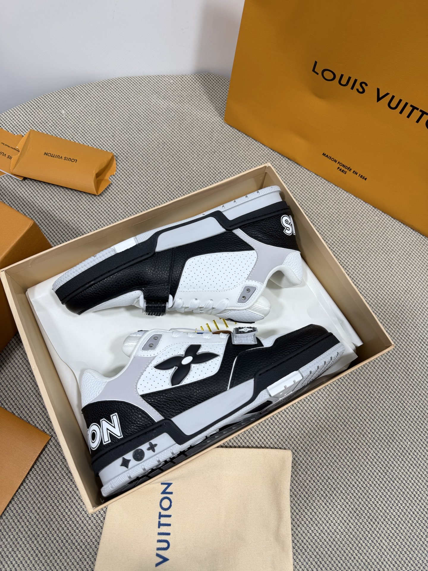 Louis Vuitton-Trainer - PK 6