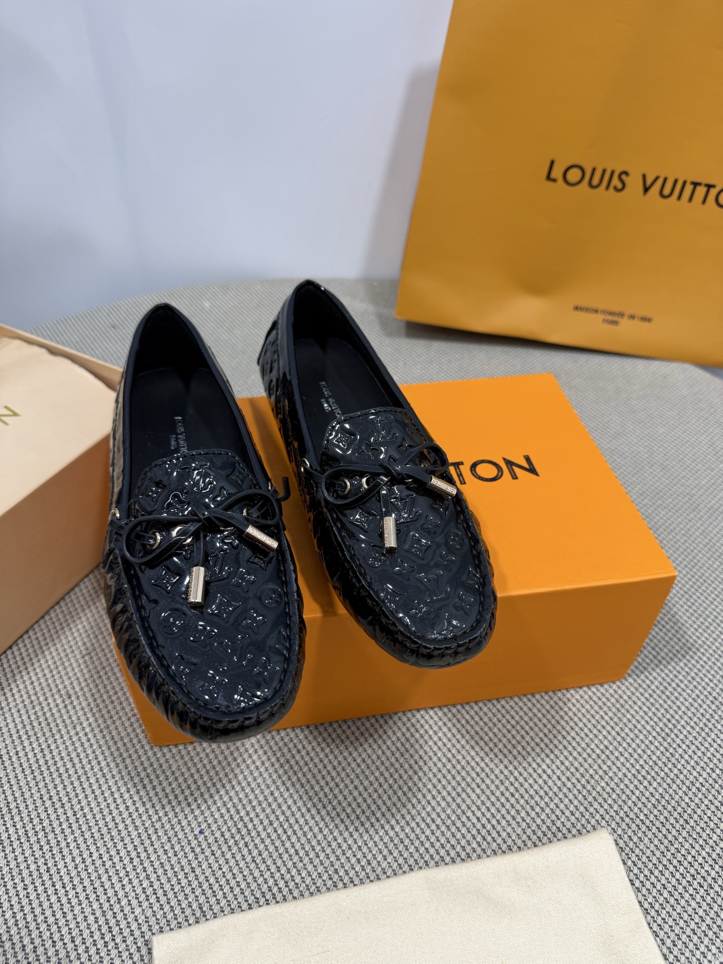 NO:248227,Louis* Vuitto* - Top version~ Vss, donkey brand promotes the most classic bun shoes, limited edition on the official website!  Purchase the original version with 1:1 accurate reproduction, invincible details, full of sincerity, imported customized original material, 100% restoration of details, and you cannot achieve this effect without the original version!  lv The best women's shoes in the past years Don't miss it!  The upper adopts 3D printing technology, package technology, outsole TPU original bean sole, imported fabric, old-fashioned/calf leather, inner cowhide, footbed, Size women's model 35-39 (40 41 42 customized, no return or replacement), loafers, louis vuitton, louis vuitton, louis vuitton, louis vuitton, loafers, cowhide19860909Loui* Vuitto*——顶级版本～ Vss,驴牌力推最经典包子鞋,官网限定款！购入原版1:1精准复刻、细节很无敌、诚意满满、进口定制原版材质、细节百分百还原、没有原版是开不出这效果的！lv 历年来最好看的女鞋 千万不要错过！鞋面采用3D打印技术 套包工艺 大底TPU原版豆豆底 面料进口老花/小牛皮 内里牛皮里垫脚 Size女款35-39（40 41 42定制不退不换）,乐福鞋,louis vuitton,louis vuitton,louis vuitton,loafers,cowhide,Women's Shoes