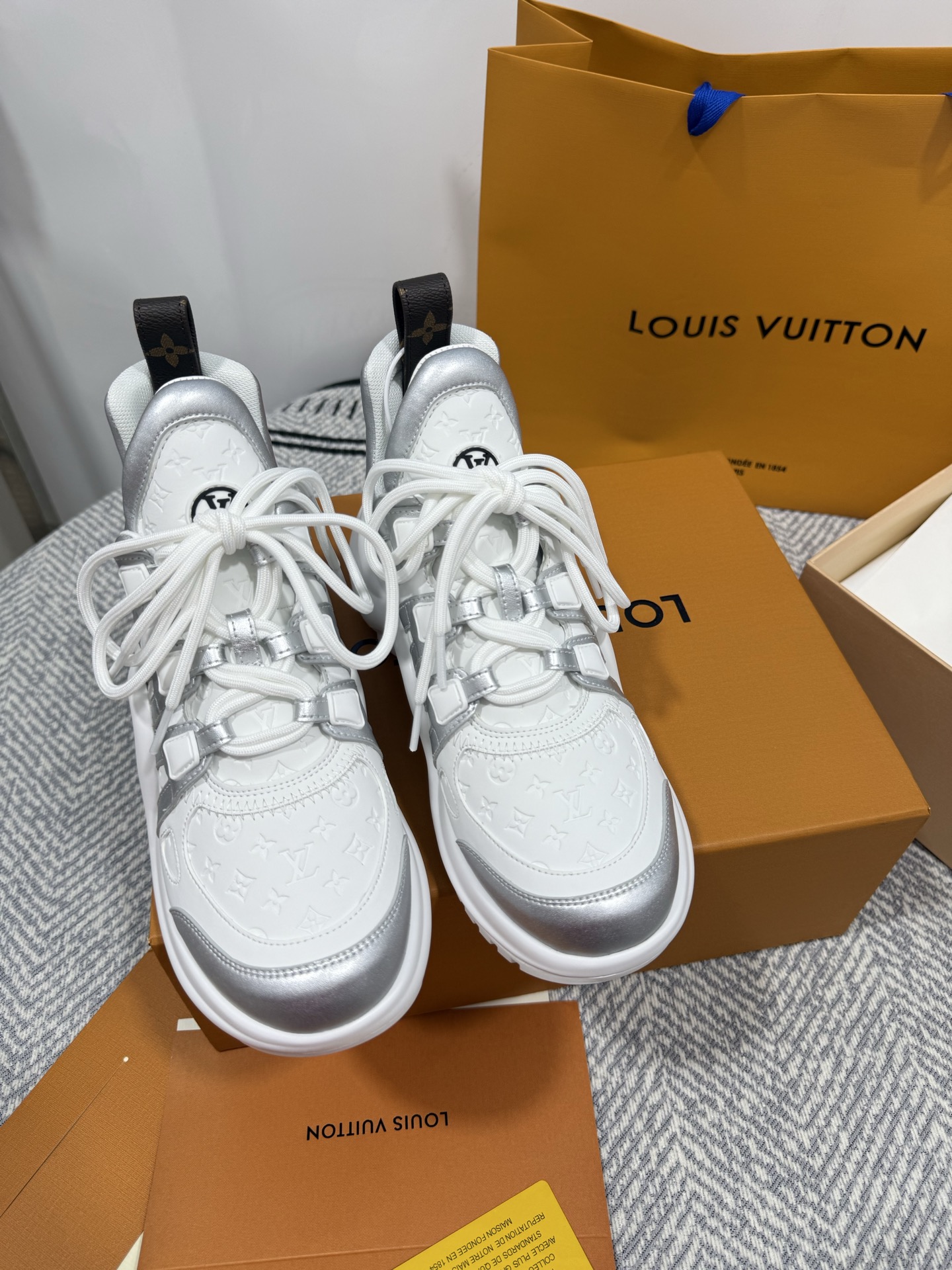 NO:224147,Louis* Vuitto*/Louis Vuitton - Top version~Mao Maoshoe Donkey brand promotes new products, limited edition on the official website!  Purchase the original version with 1:1 accurate reproduction, invincible details, full of sincerity, imported customized original material, 100% restoration of details, and you cannot achieve this effect without the original version!  lv The best women's shoes in the past years Don't miss it!  Outsole TPU original sole, imported high mercerized beef reverse velvet embossed inner lining / footbed Size35-40 (40.41 customization, no return or replacement), dad shoes, louis vuitton, louis vuitton, louis vuitton, louis vuitton, louis vuitton, louis vuitton, louis vuitton, louis vuitton19860909Loui* Vuitto*/路易威登——顶级版本～毛毛鞋 驴牌力推新品,官网限定款！购入原版1:1精准复刻、细节很无敌、诚意满满、进口定制原版材质、细节百分百还原、没有原版是开不出这效果的！lv 历年来最好看的女鞋 千万不要错过！ 大底TPU原版底 面料进口高丝光牛反绒压花 内里真羊毛里/垫脚 Size35-40（40.41定制不退不换）,老爹鞋,louis vuitton,louis vuitton,louis vuitton,louis vuitton,Women's Shoes