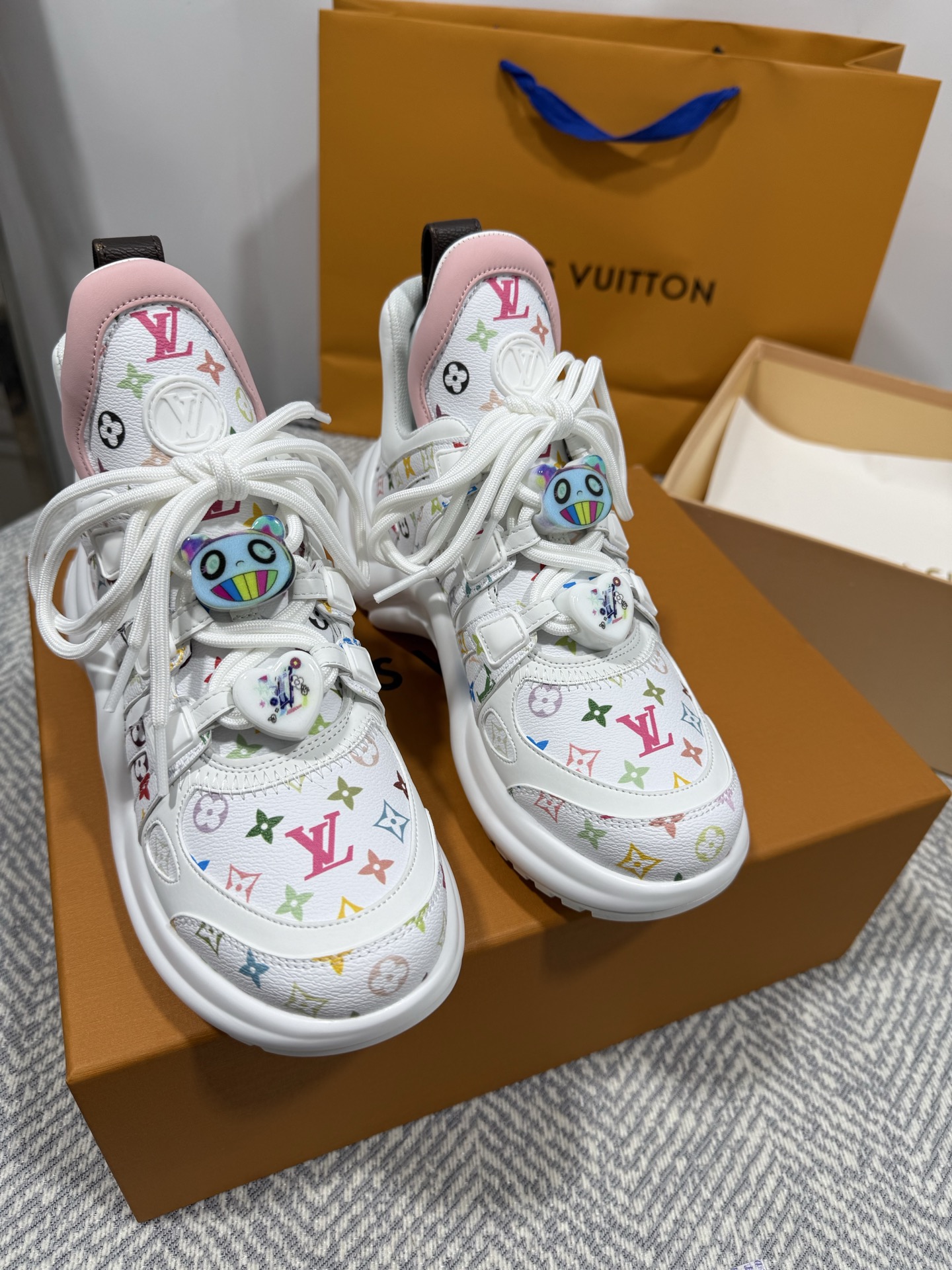 NO:253055,Louis* Vuitto*/Louis Vuitton - Top version~Mao Maoshoe Donkey brand promotes new products, limited edition on the official website!  Purchase the original version with 1:1 accurate reproduction, invincible details, full of sincerity, imported customized original material, 100% restoration of details, and you cannot achieve this effect without the original version!  lv The best women's shoes in the past years Don't miss it!  Outsole TPU original sole, imported high mercerized beef reverse velvet embossed inner lining / footbed Size35-40 (40.41 customization, no return or replacement), dad shoes, louis vuitton, louis vuitton, louis vuitton, louis vuitton, louis vuitton, louis vuitton, louis vuitton, louis vuitton19860909Loui* Vuitto*/路易威登——顶级版本～毛毛鞋 驴牌力推新品,官网限定款！购入原版1:1精准复刻、细节很无敌、诚意满满、进口定制原版材质、细节百分百还原、没有原版是开不出这效果的！lv 历年来最好看的女鞋 千万不要错过！ 大底TPU原版底 面料进口高丝光牛反绒压花 内里真羊毛里/垫脚 Size35-40（40.41定制不退不换）,老爹鞋,louis vuitton,louis vuitton,louis vuitton,louis vuitton,Women's Shoes