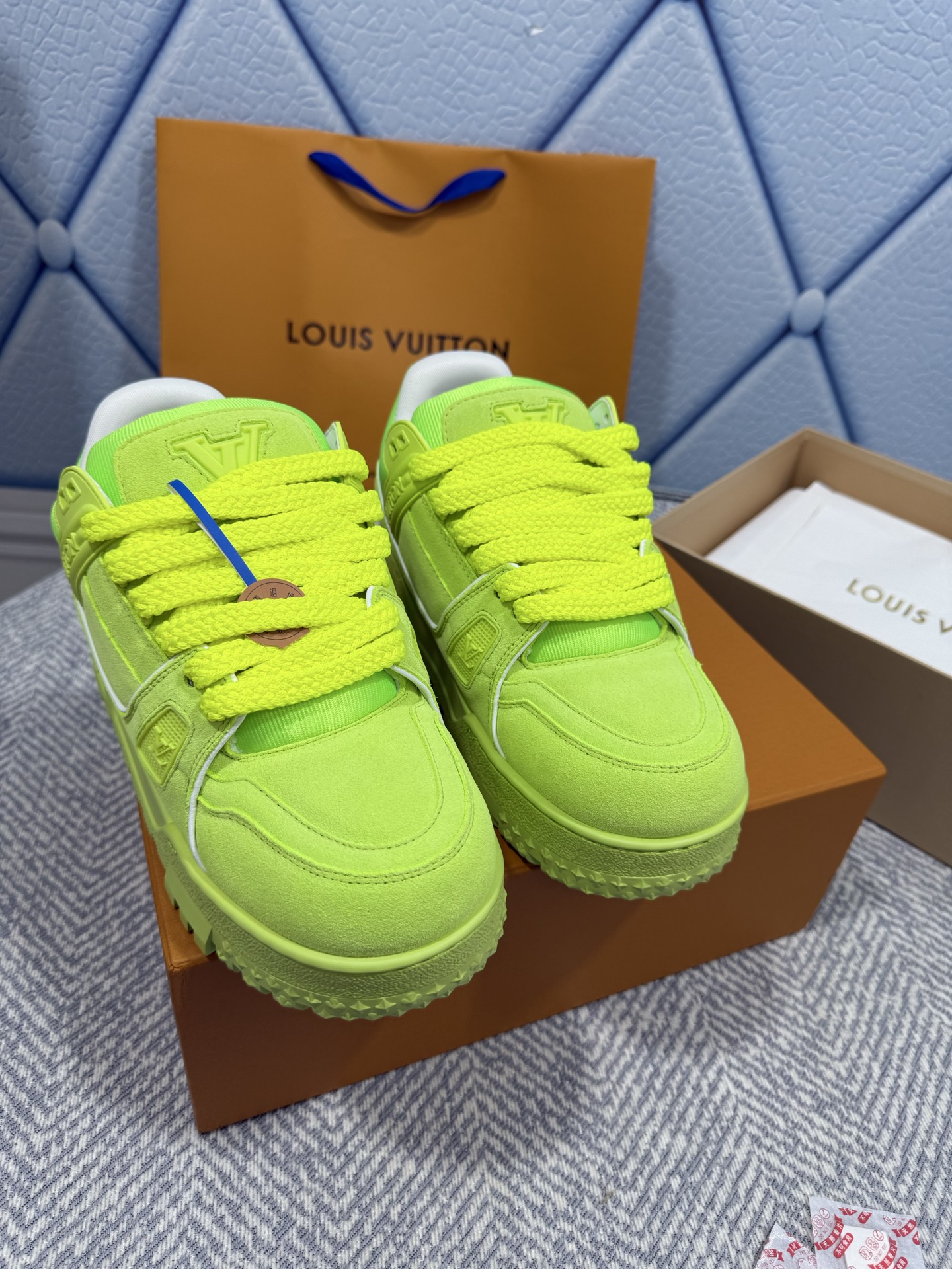 NO:262351,Bread shoes Upgraded version LV-Louis Vuitton PK market version Couple model New catwalk basketball shoes Purchase quality Original 11 development replica!  !  Very comfortable to put on the foot, fine workmanship. The upper is spliced ​​by calfskin imported from Italy, with brand LOGO logo and signature on the sides. The imported breathable mesh inner lining is very comfortable for the feet. Original special supply of original two-color TPU mold-absorbing sole. Packing technology Goodyear sewn locking size women's model 35-40 men's model 39-45 standard size (38 46 custom made, casual shoes/sports shoes, louis vuitton, louis vuitton, sneakers, cowhide19860909面包鞋 升级版 LV-路易-威登 PK市场一切版本 情侣款 走秀新款 篮球板鞋 代购品质 原版11开发复刻！！上脚非常舒适 做工精细 鞋面由意大利进口小牛皮拼接,侧边饰有品牌LOGO标志及签名,进口了透气网布内里,脚感超舒适.原厂特供原版双色TPU吸模大底.套包工艺 固特异缝合锁边 size女款35-40  男款39-45标准码（38 46 定做不退,休闲鞋/运动鞋,louis vuitton,louis vuitton,sneakers,cowhide,Women's Shoes