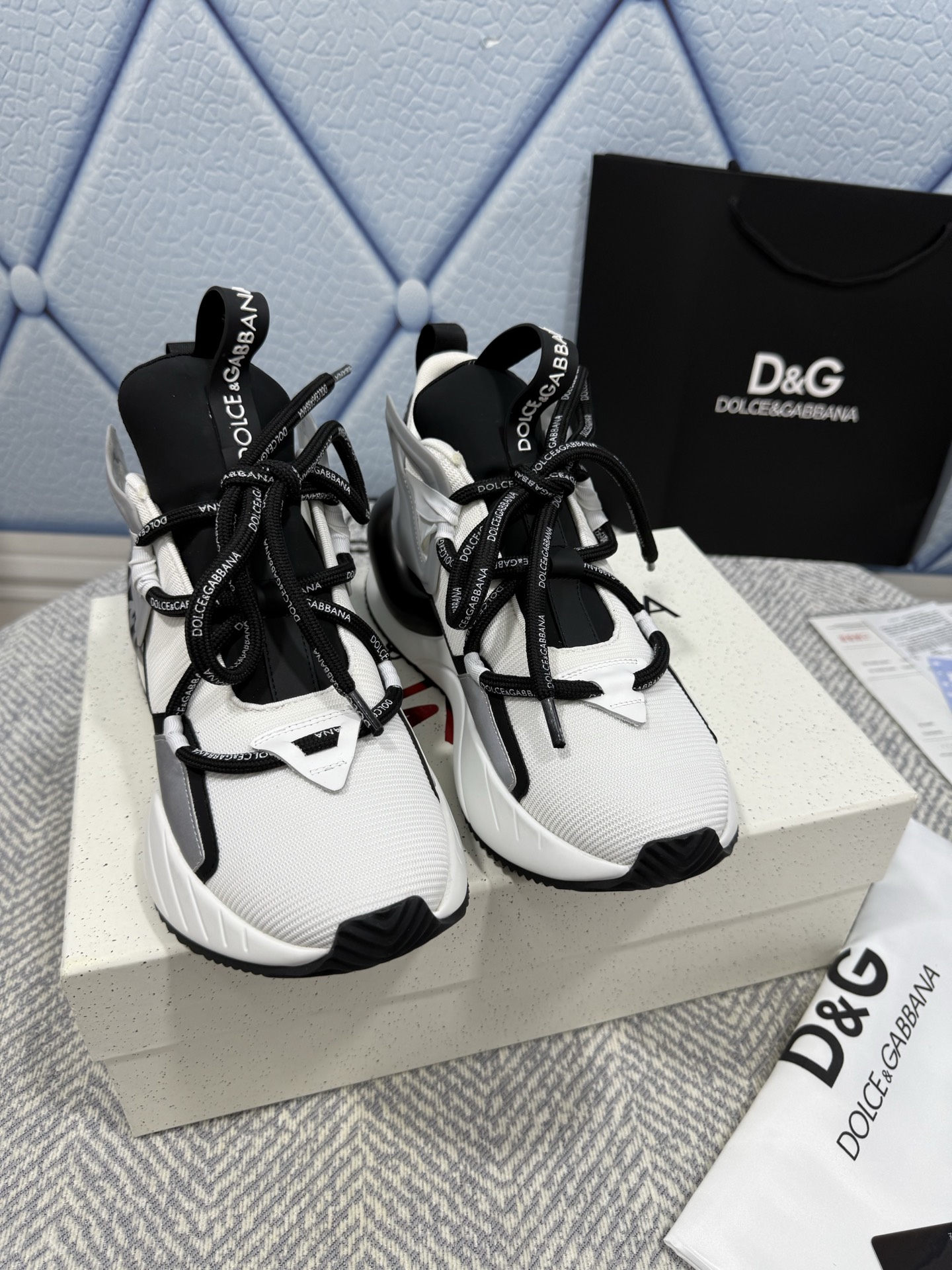 NO:417083,Top version DG trademark craft brand outsole DOLCE & GABBANA Brand mat High-end quality Brand outsole Seiko custom-made on the market Embellished with beautiful luxury shining Heel three-dimensional craftsmanship Superbly made by many people using high-end imported silk cowhide + imported diamond Silk sheepskin inner perfect interpretation of the latest inspiration for shoes Classic and fashion Luxury dreams leading to fashion high-end quality Size: Women 35-41 (41 custom made without return) Men 39-45, Daddy shoes, Dolce & Gabbana, cowhide, sheepskin19860909顶级版本 DG商标工艺品牌大底DOLCE & GABBANA 品牌垫 高端质量 品牌大底 精工定制上市 点缀绝美奢华闪耀 后跟立体字工艺 精湛的做众多人至爱采用高端进口丝绸牛皮+进口钻 丝绸羊皮内里 完美诠释鞋履最新灵感 经典与时尚融为一体奢华迷梦驾凌时尚高端品质 码数: 女35-41（41订做不退换） 男39-45,老爹鞋,Dolce&Gabbana,cowhide,sheepskin,Women's Shoes