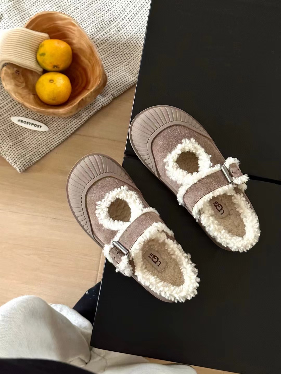 “New UGG Ballet Wool Snow Boots – Size 35-40, $600” - 图片 1