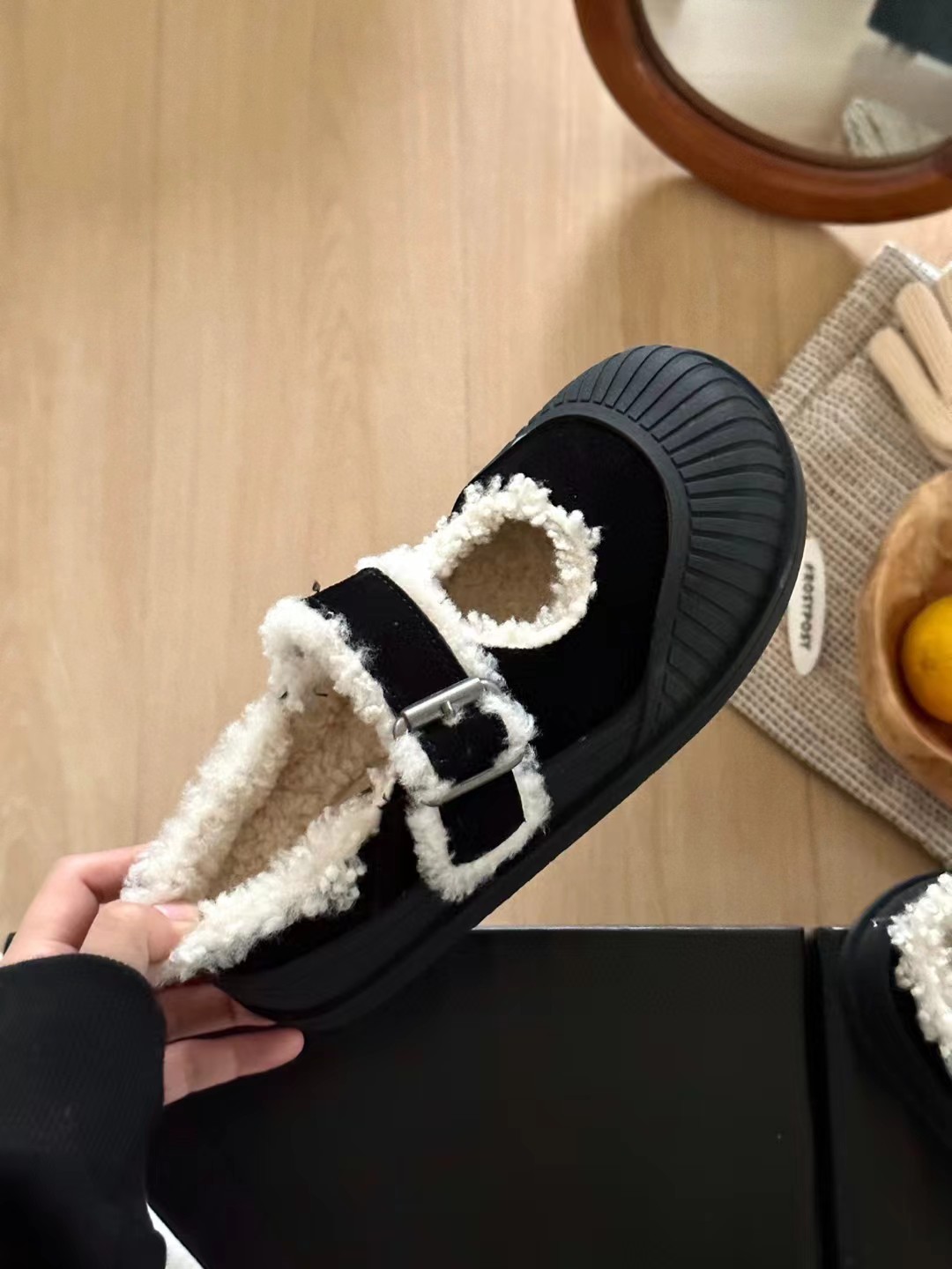 Stylish UGG Ballet Wool Snow Boots: Fresh Crocs Collaboration, Size 35-40. - 图片 3