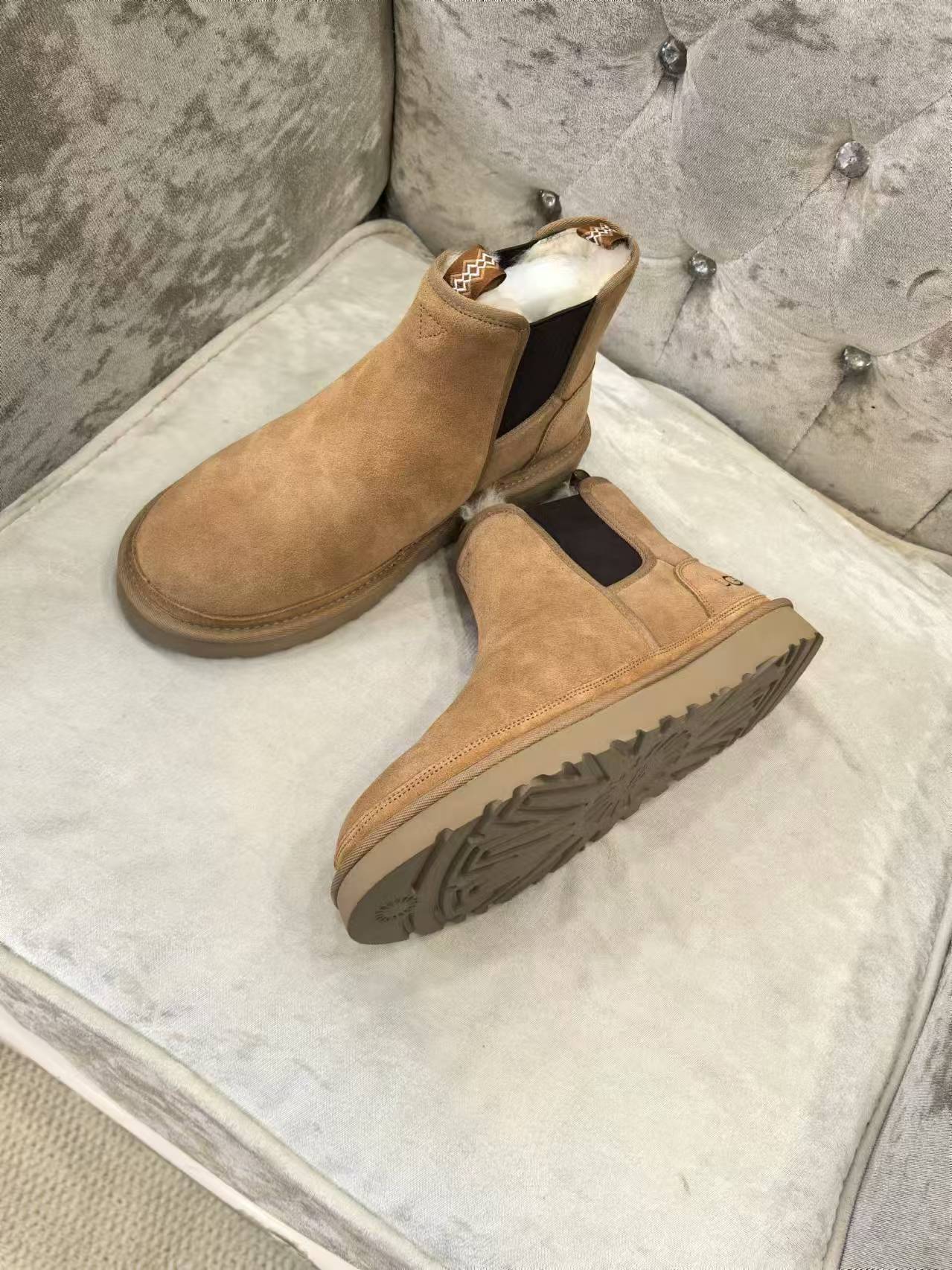 UGG男款切尔西新款皮毛一体内里，EVA发泡大底，轻便又舒适💐尺码：39-45黑色，栗色