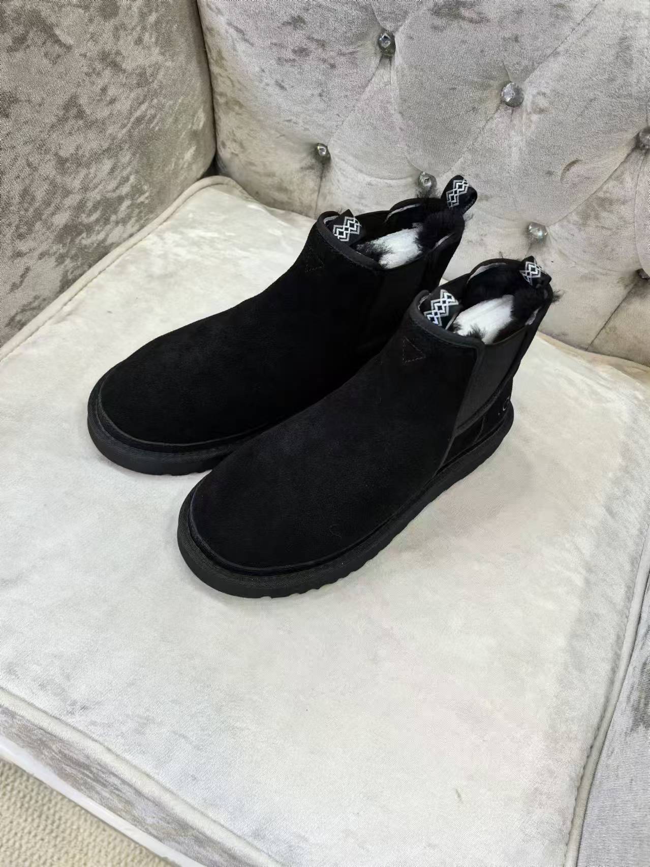 UGG男款切尔西新款皮毛一体内里，EVA发泡大底，轻便又舒适💐尺码：39-45黑色，栗色