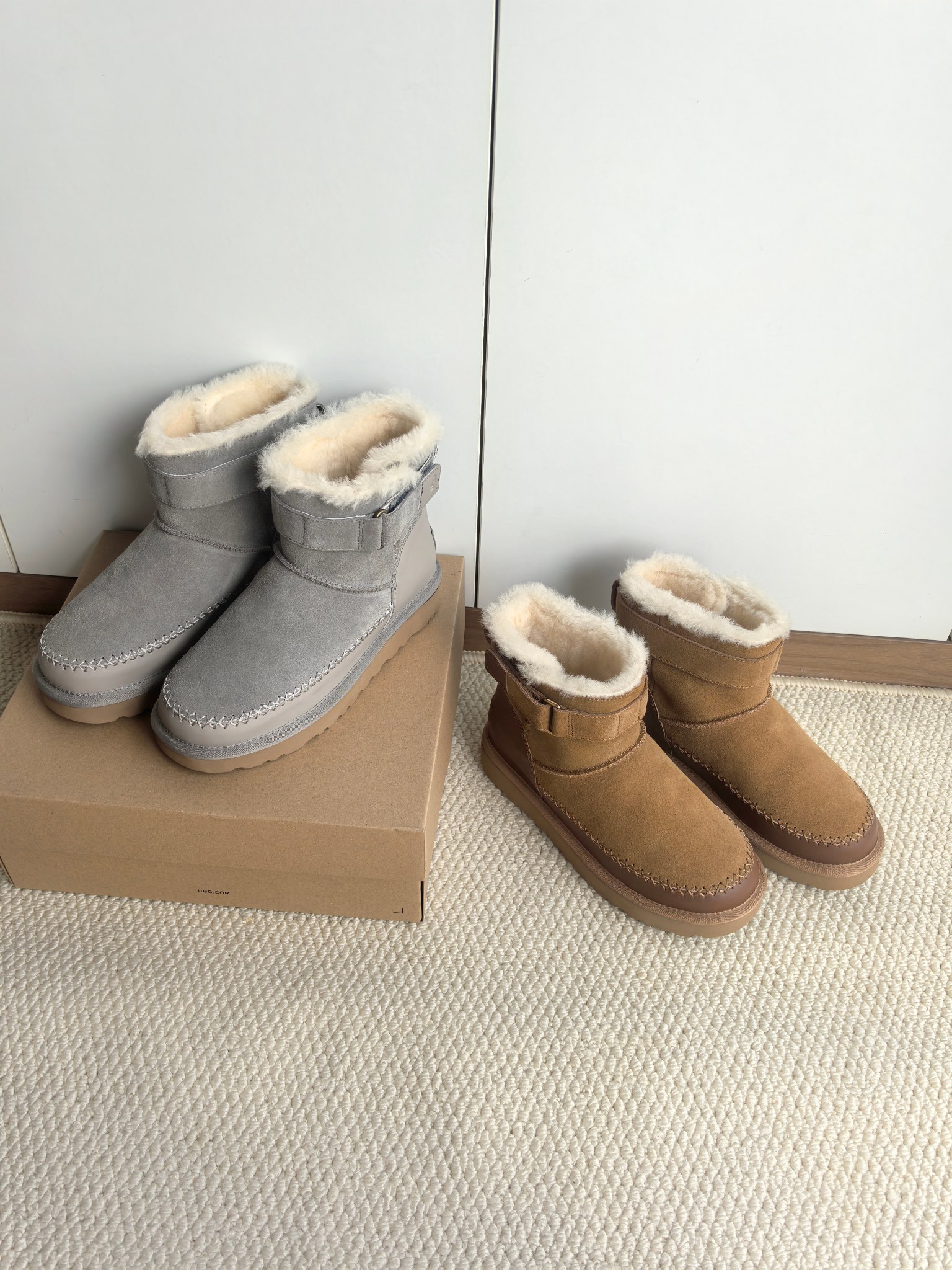 NO:588300,Exclusive hot item, another vintage furry boots that will shock you with wool knitting thread, a perfect combination of color and solid color, with a zipper on the side, easy to put on and take off, perfect for going out on the street, made of Australian small curly wool, comfortable and soft outsole, color: maroon, gray, walnut. Size 35-41, boots19860909独家爆款,又一款惊艳到你的复古毛毛靴搭配毛织线,彩色与净色的完美搭配,测面搭配拉链,穿脱都方便恰到好处,是出街的完美搭子,澳洲小卷羊毛里,舒适松软的大底,  颜色,栗色,灰色,胡桃木. 码数35-41,,boots,Men's shoes