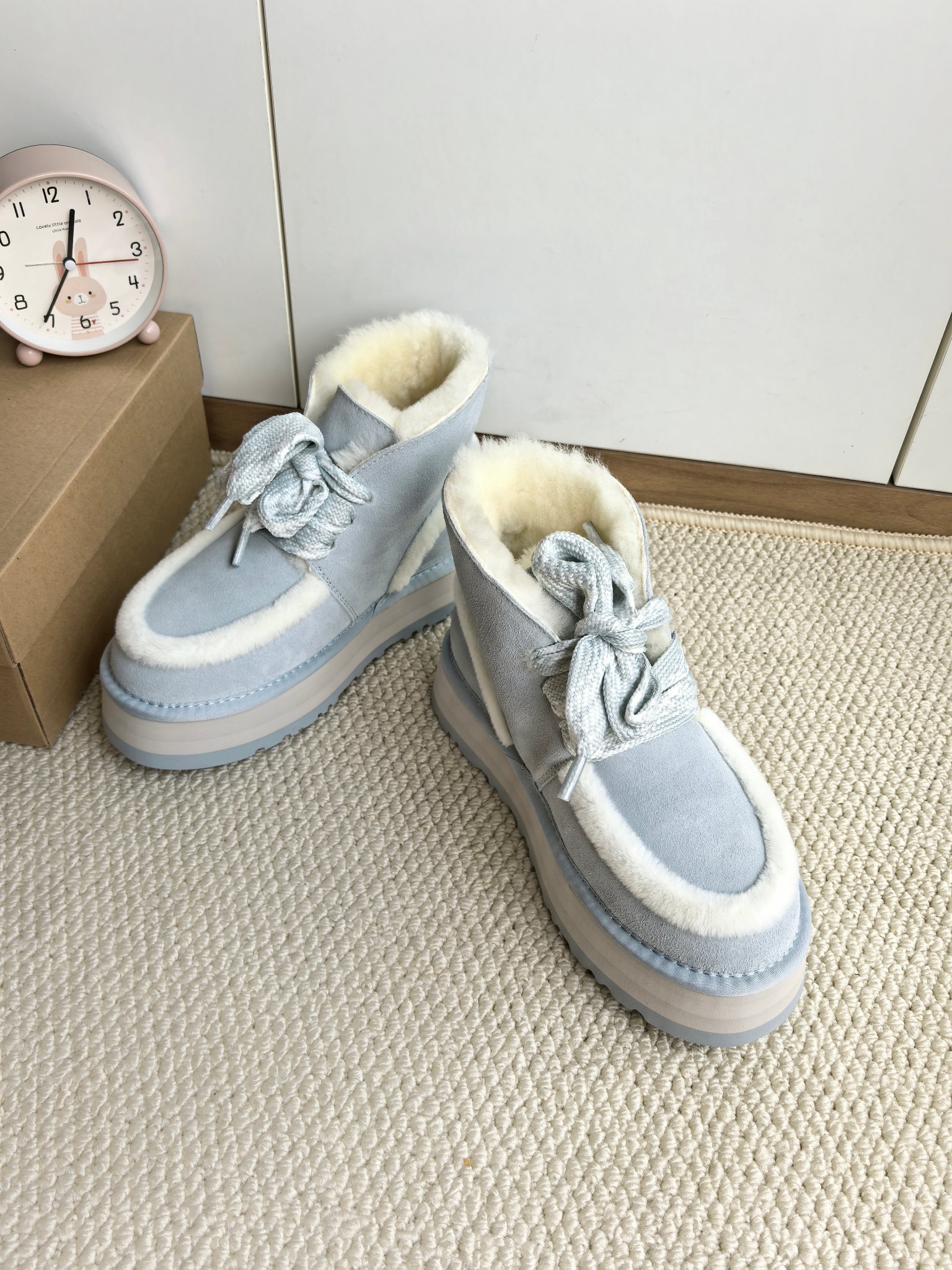 🔥UGG比心靴出货！爆款多巴胺两穿雪地靴，后跟帮面可下翻，色彩多姿，彩色组合底搭配不同颜色鞋面+毛条上脚