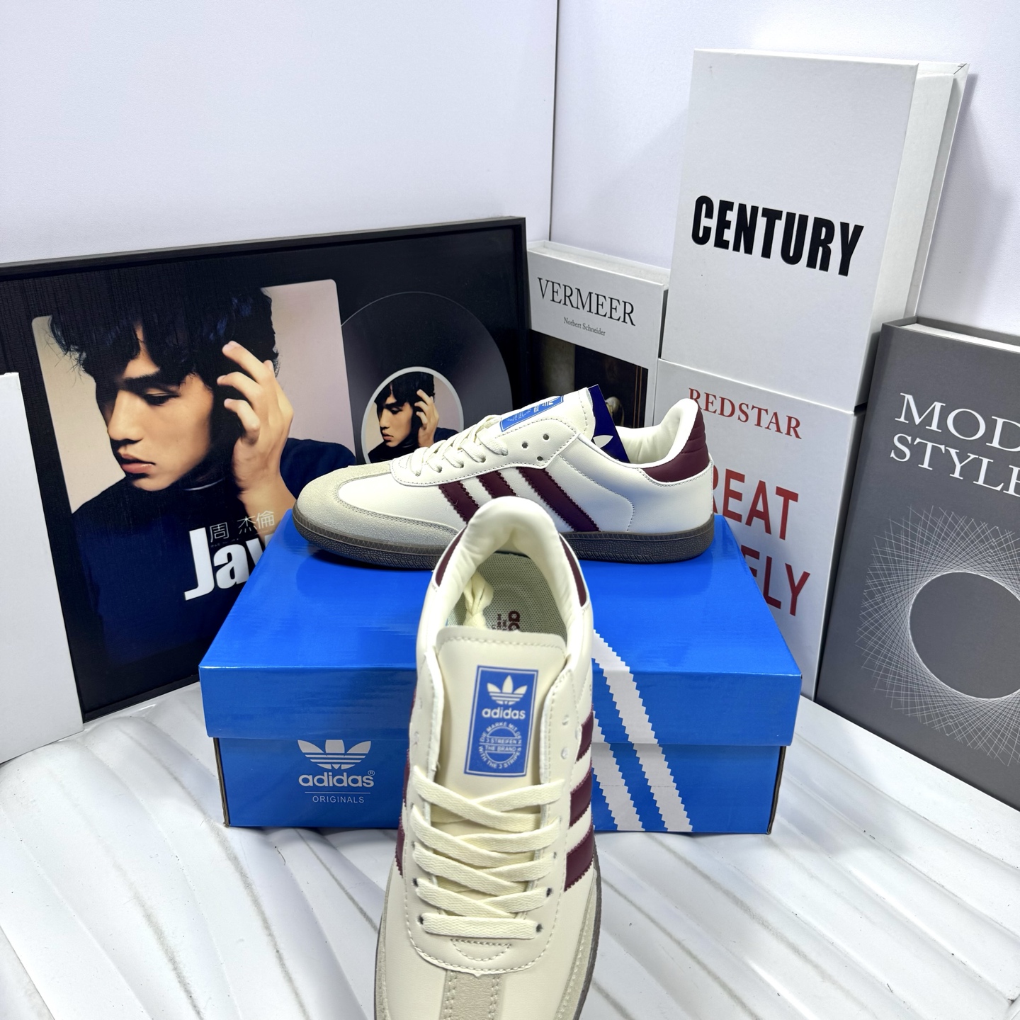 供货价:60💰『阿迪德训篇』三叶草热销款,原盒真标
Adidas/阿迪达斯 原装纸版开发楦型，❗阿迪达斯adidas 三叶草 Originals Samba Rose 德训系列百搭经典板鞋“
货号：DX005卡其红
尺码：36 37 38 39 40 41 42 43 44