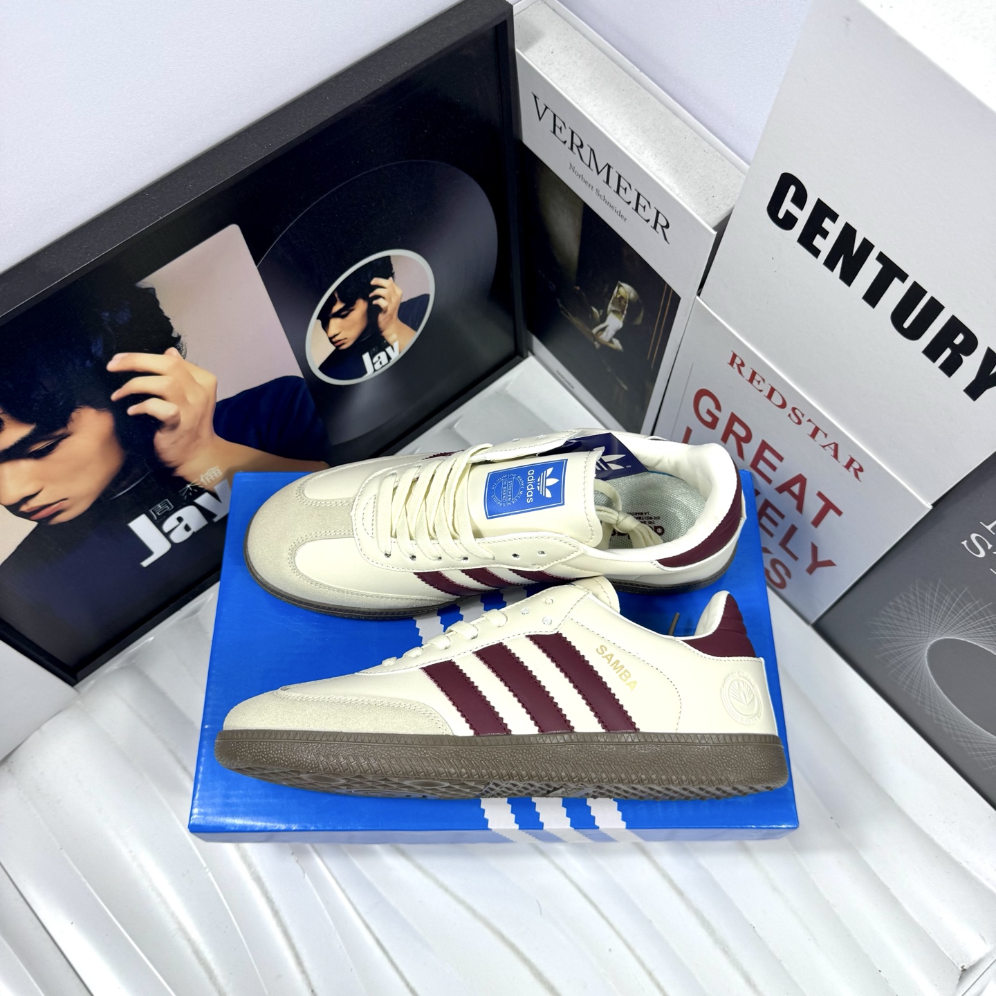 供货价:60💰『阿迪德训篇』三叶草热销款,原盒真标
Adidas/阿迪达斯 原装纸版开发楦型，❗阿迪达斯adidas 三叶草 Originals Samba Rose 德训系列百搭经典板鞋“
货号：DX005卡其红
尺码：36 37 38 39 40 41 42 43 44