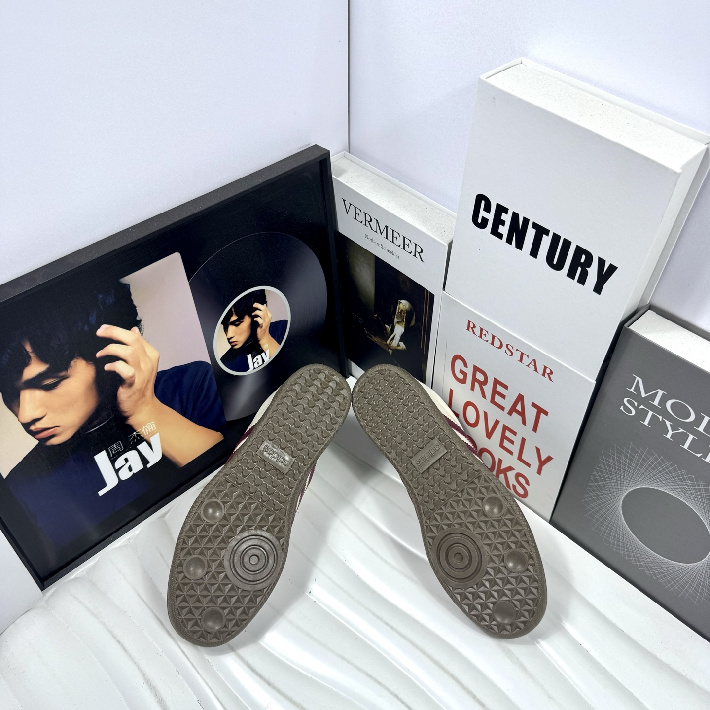 供货价:60💰『阿迪德训篇』三叶草热销款,原盒真标
Adidas/阿迪达斯 原装纸版开发楦型，❗阿迪达斯adidas 三叶草 Originals Samba Rose 德训系列百搭经典板鞋“
货号：DX005卡其红
尺码：36 37 38 39 40 41 42 43 44