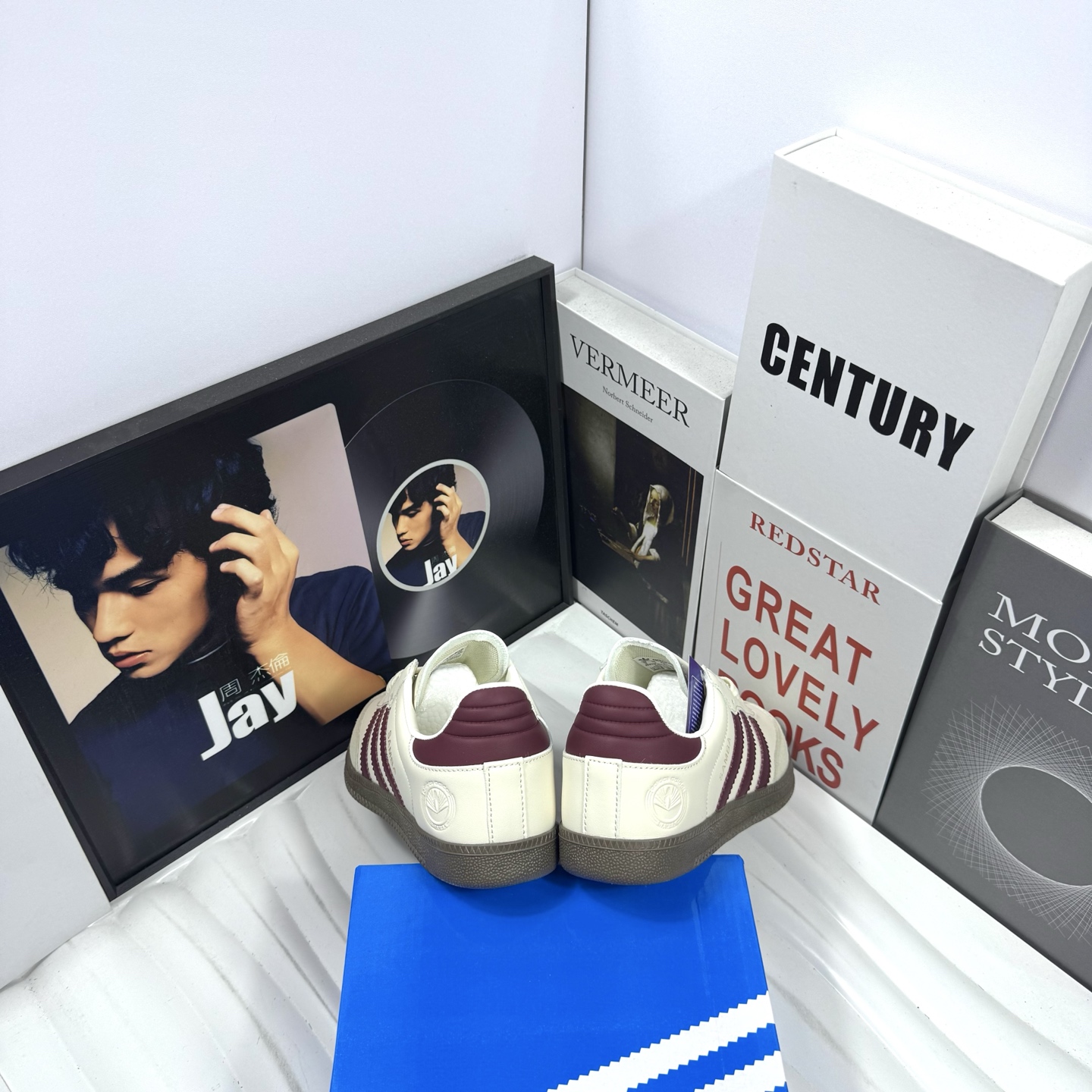 供货价:60💰『阿迪德训篇』三叶草热销款,原盒真标
Adidas/阿迪达斯 原装纸版开发楦型，❗阿迪达斯adidas 三叶草 Originals Samba Rose 德训系列百搭经典板鞋“
货号：DX005卡其红
尺码：36 37 38 39 40 41 42 43 44