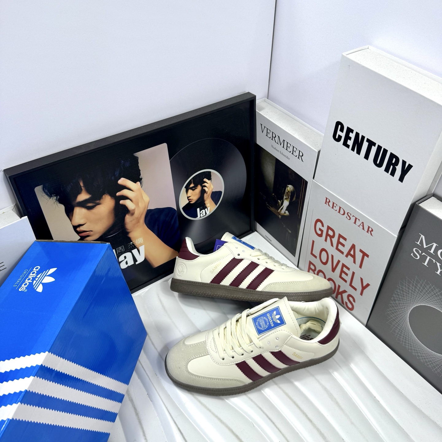 供货价:60💰『阿迪德训篇』三叶草热销款,原盒真标
Adidas/阿迪达斯 原装纸版开发楦型，❗阿迪达斯adidas 三叶草 Originals Samba Rose 德训系列百搭经典板鞋“
货号：DX005卡其红
尺码：36 37 38 39 40 41 42 43 44