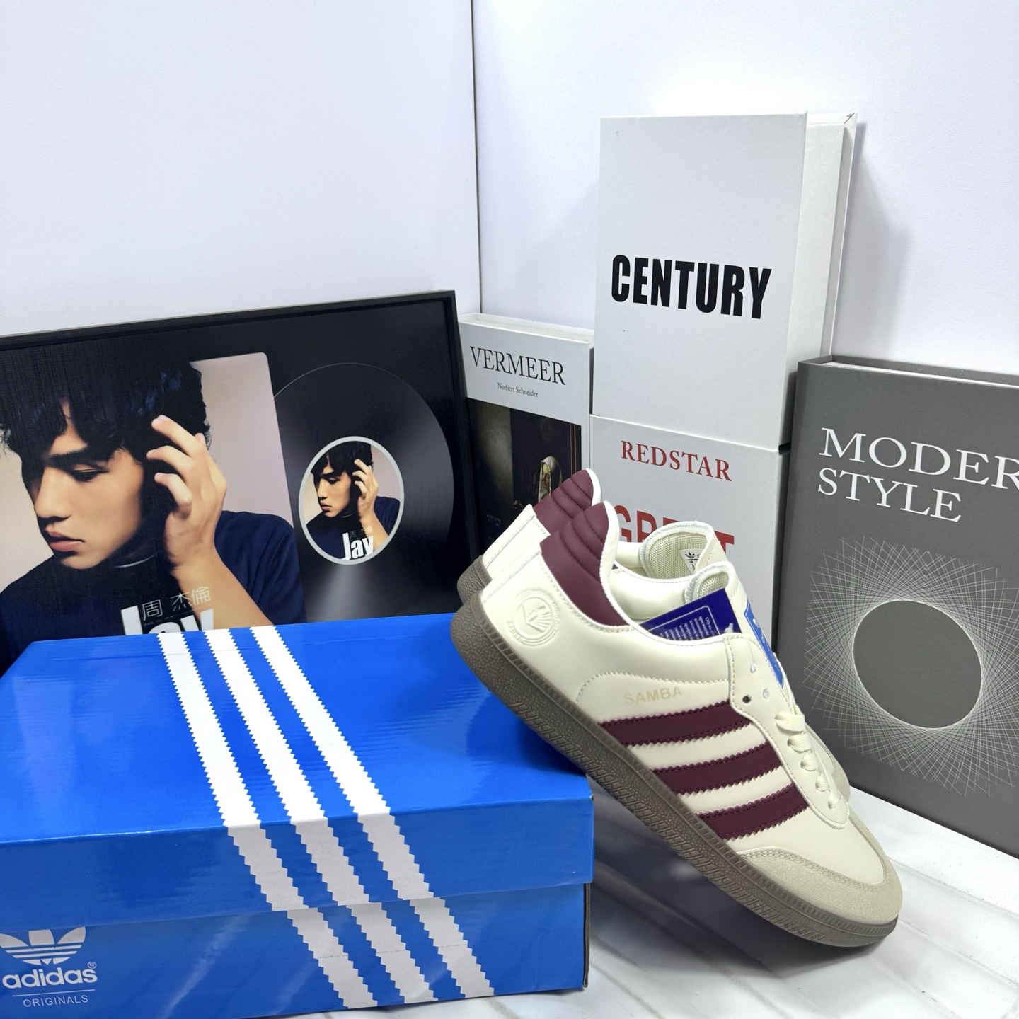 供货价:60💰『阿迪德训篇』三叶草热销款,原盒真标
Adidas/阿迪达斯 原装纸版开发楦型，❗阿迪达斯adidas 三叶草 Originals Samba Rose 德训系列百搭经典板鞋“
货号：DX005卡其红
尺码：36 37 38 39 40 41 42 43 44