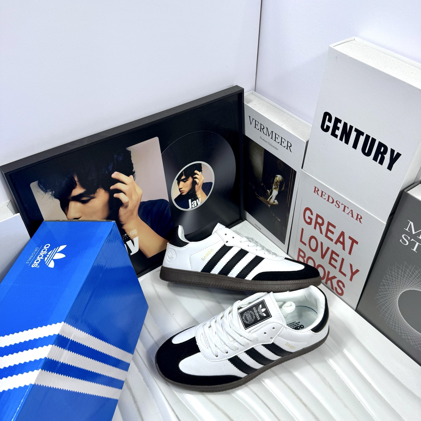 供货价:60💰『阿迪德训篇』三叶草热销款,原盒真标
Adidas/阿迪达斯 原装纸版开发楦型，❗阿迪达斯adidas 三叶草 Originals Samba Rose 德训系列百搭经典板鞋“
货号：DX005白黑黑
尺码：36 37 38 39 40 41 42 43 44