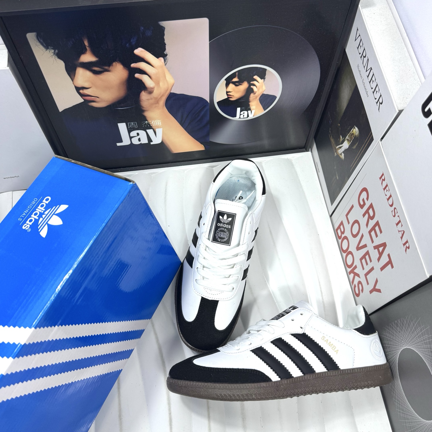 供货价:60💰『阿迪德训篇』三叶草热销款,原盒真标
Adidas/阿迪达斯 原装纸版开发楦型，❗阿迪达斯adidas 三叶草 Originals Samba Rose 德训系列百搭经典板鞋“
货号：DX005白黑黑
尺码：36 37 38 39 40 41 42 43 44