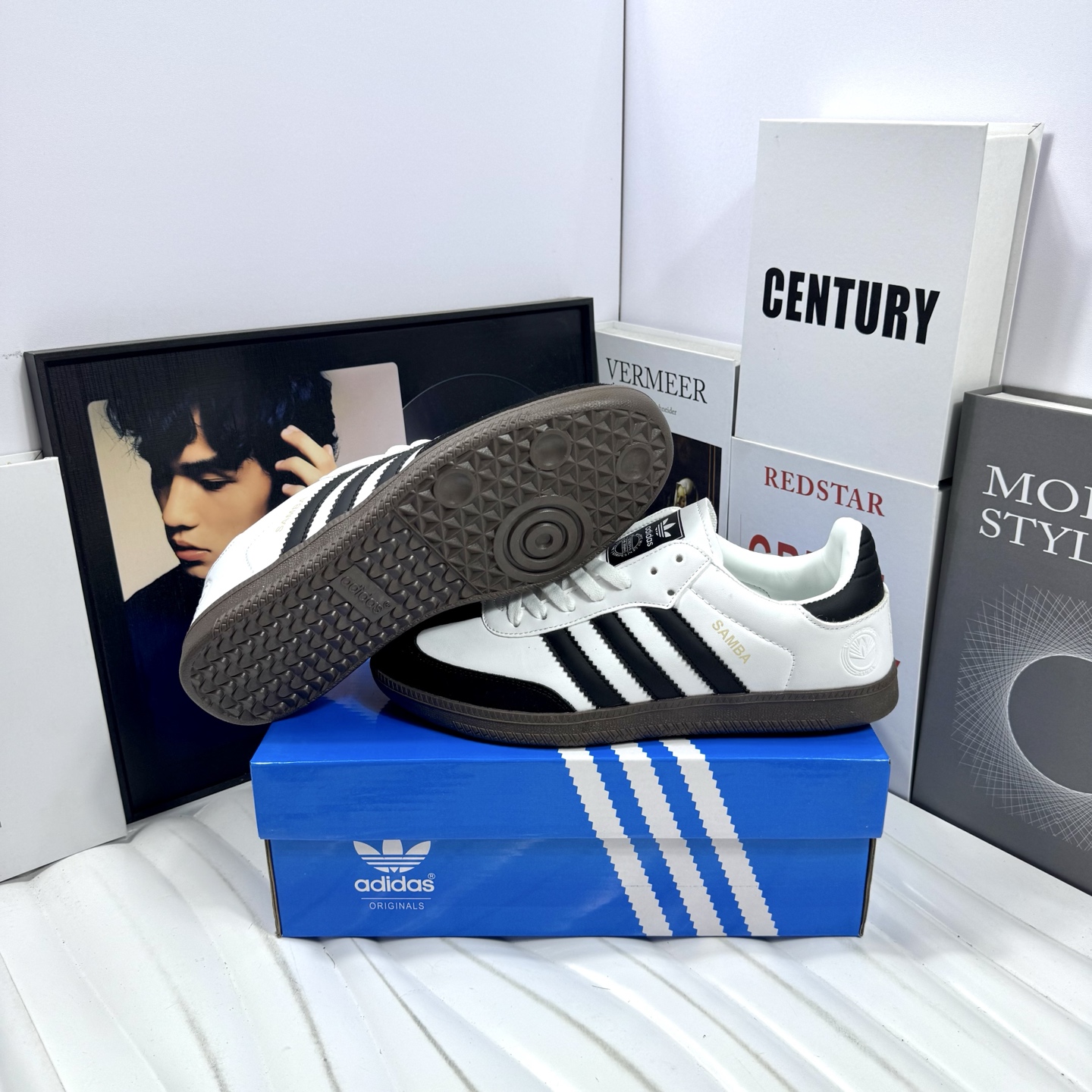 供货价:60💰『阿迪德训篇』三叶草热销款,原盒真标
Adidas/阿迪达斯 原装纸版开发楦型，❗阿迪达斯adidas 三叶草 Originals Samba Rose 德训系列百搭经典板鞋“
货号：DX005白黑黑
尺码：36 37 38 39 40 41 42 43 44