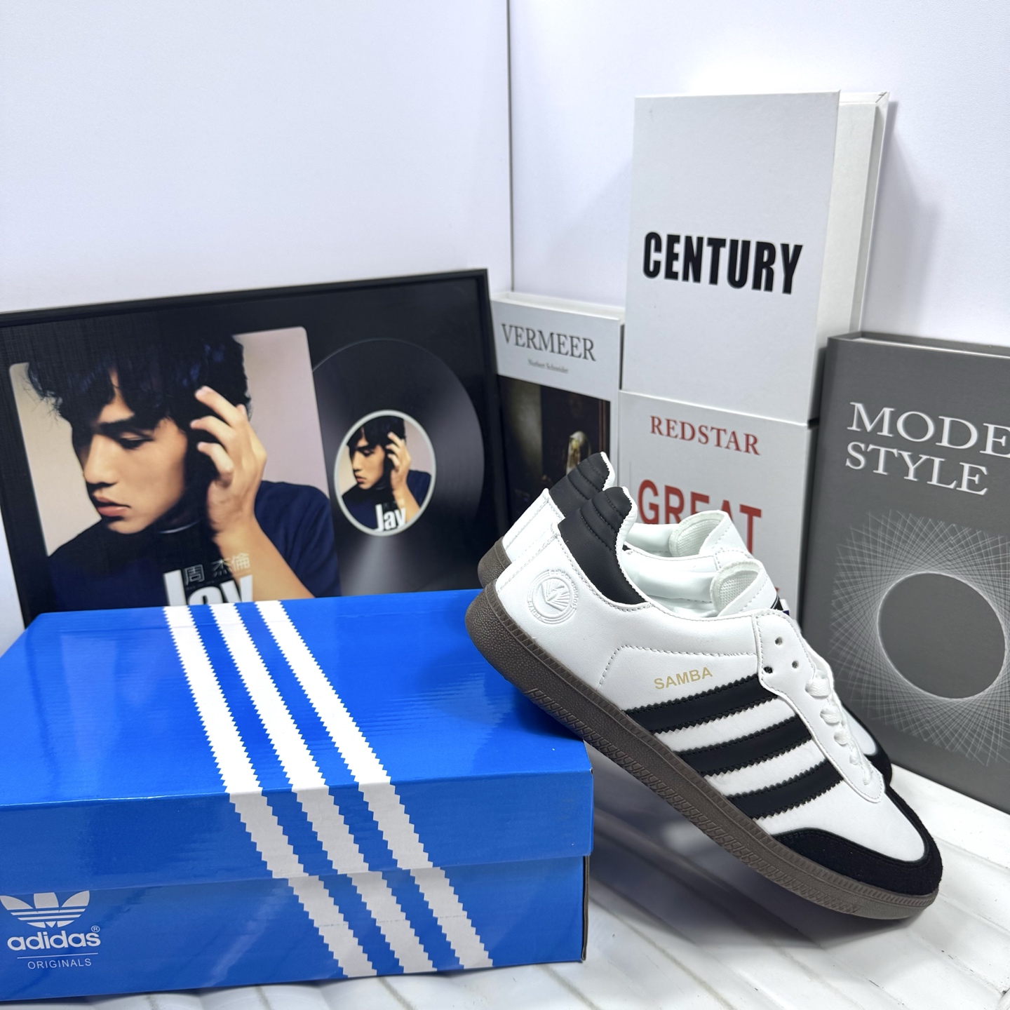 供货价:60💰『阿迪德训篇』三叶草热销款,原盒真标
Adidas/阿迪达斯 原装纸版开发楦型，❗阿迪达斯adidas 三叶草 Originals Samba Rose 德训系列百搭经典板鞋“
货号：DX005白黑黑
尺码：36 37 38 39 40 41 42 43 44