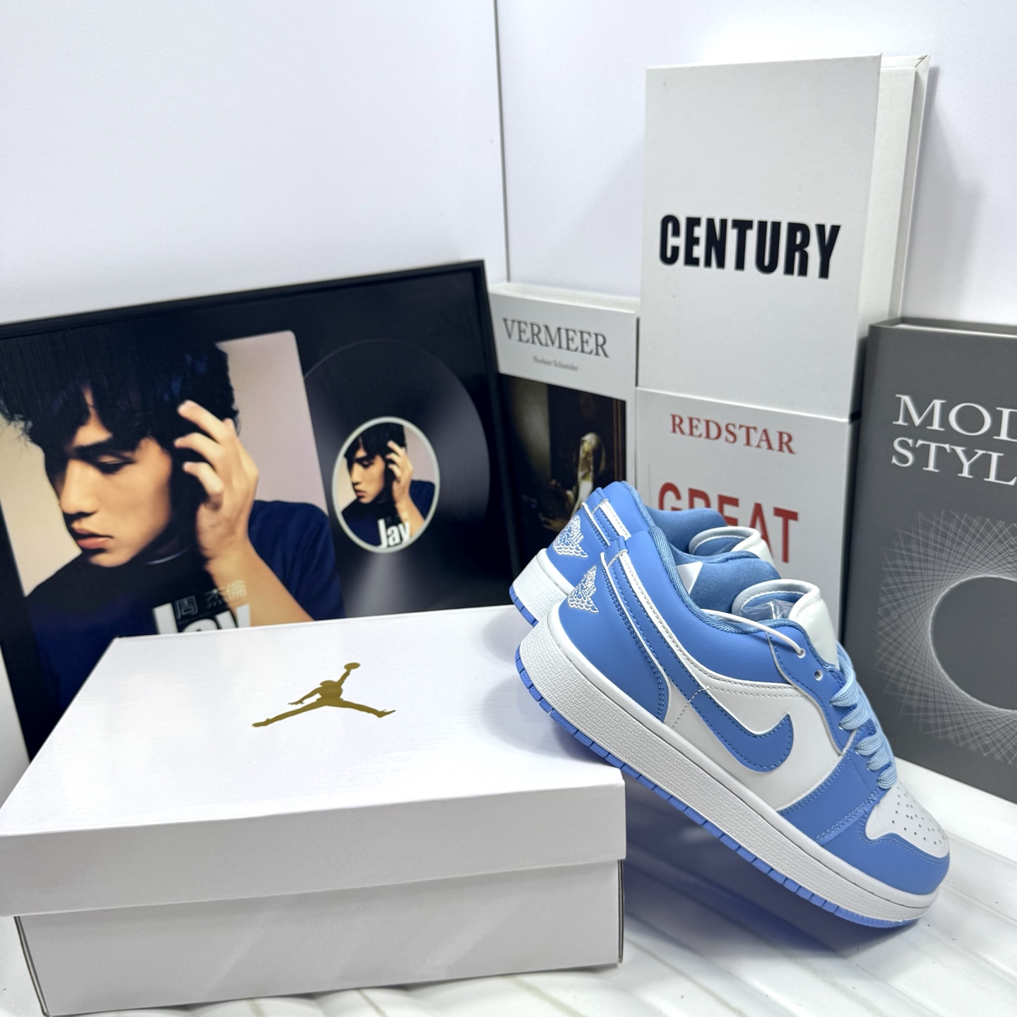 供货价:68💰『高瑞AJ1系列』摩擦嘎吱嘎吱响,原盒真标
Air Jordan 1 Low 童鞋大学蓝
外贸订单 质量超顶🔝全鞋真皮
原厂内置稳形海玻璃鞋垫 A模大底 
头层小牛皮 鞋舌AJ原厂专用牛津布+AJ专用反口珍珠布+无杂质高弹内里海棉+特殊封边弹力鞋带+后跟无连线精密刺绣
Size：31 32 33 34 35 童鞋鞋码
男女码36-44也有