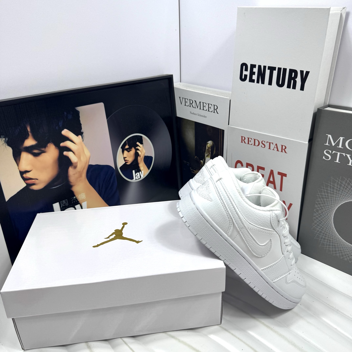 供货价:68💰『高瑞AJ1系列』摩擦嘎吱嘎吱响,原盒真标
Air Jordan 1 Low 童鞋纯白
外贸订单 质量超顶🔝全鞋真皮
原厂内置稳形海玻璃鞋垫 A模大底 
头层小牛皮 鞋舌AJ原厂专用牛津布+AJ专用反口珍珠布+无杂质高弹内里海棉+特殊封边弹力鞋带+后跟无连线精密刺绣
Size：31 32 33 34 35 童鞋鞋码
男女码36-44也有