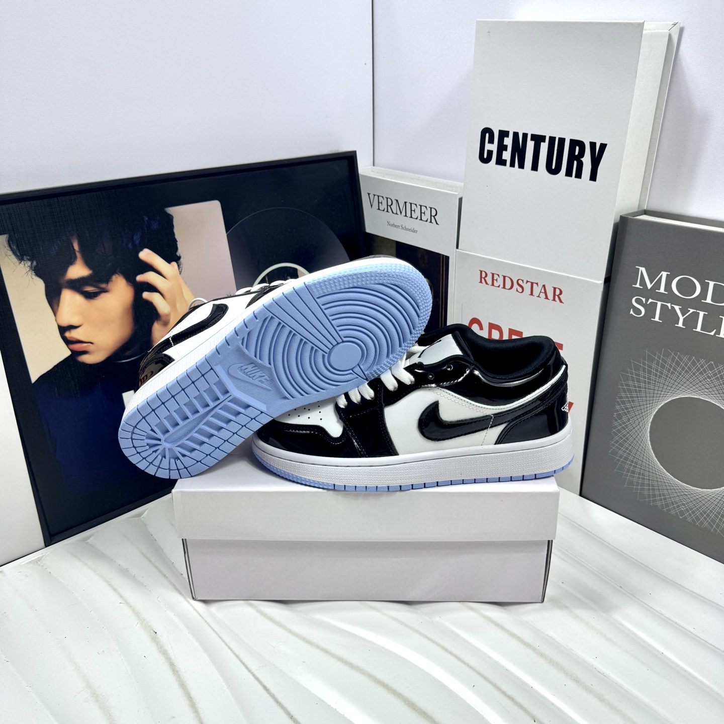 供货价:68💰『高瑞AJ1系列』摩擦嘎吱嘎吱响,原盒真标
Air Jordan 1 Low 童鞋漆皮黑白
外贸订单 质量超顶🔝全鞋真皮
原厂内置稳形海玻璃鞋垫 A模大底 
头层小牛皮 鞋舌AJ原厂专用牛津布+AJ专用反口珍珠布+无杂质高弹内里海棉+特殊封边弹力鞋带+后跟无连线精密刺绣
Size：31 32 33 34 35 童鞋鞋码
男女码36-44也有