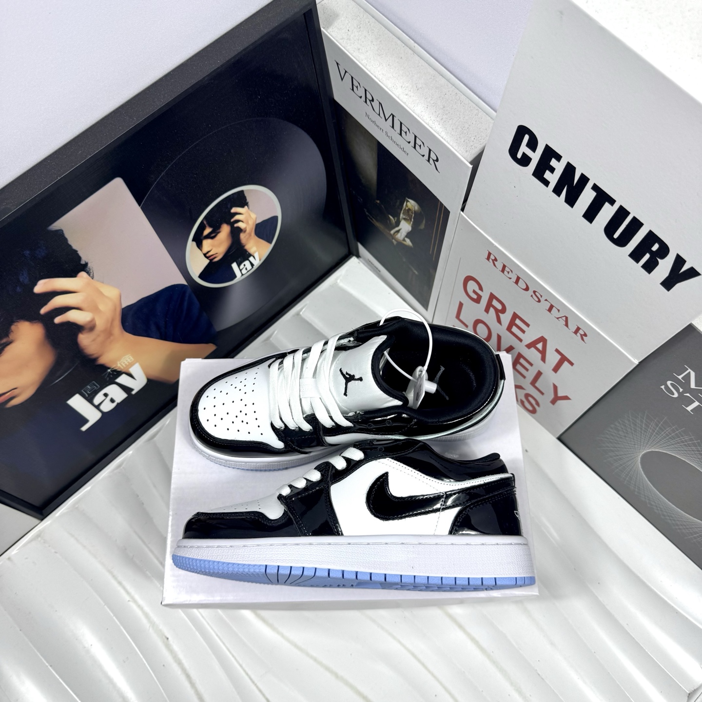 供货价:68💰『高瑞AJ1系列』摩擦嘎吱嘎吱响,原盒真标
Air Jordan 1 Low 童鞋漆皮黑白
外贸订单 质量超顶🔝全鞋真皮
原厂内置稳形海玻璃鞋垫 A模大底 
头层小牛皮 鞋舌AJ原厂专用牛津布+AJ专用反口珍珠布+无杂质高弹内里海棉+特殊封边弹力鞋带+后跟无连线精密刺绣
Size：31 32 33 34 35 童鞋鞋码
男女码36-44也有