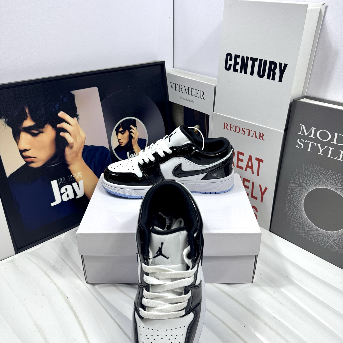 供货价:68💰『高瑞AJ1系列』摩擦嘎吱嘎吱响,原盒真标
Air Jordan 1 Low 童鞋漆皮黑白
外贸订单 质量超顶🔝全鞋真皮
原厂内置稳形海玻璃鞋垫 A模大底 
头层小牛皮 鞋舌AJ原厂专用牛津布+AJ专用反口珍珠布+无杂质高弹内里海棉+特殊封边弹力鞋带+后跟无连线精密刺绣
Size：31 32 33 34 35 童鞋鞋码
男女码36-44也有
