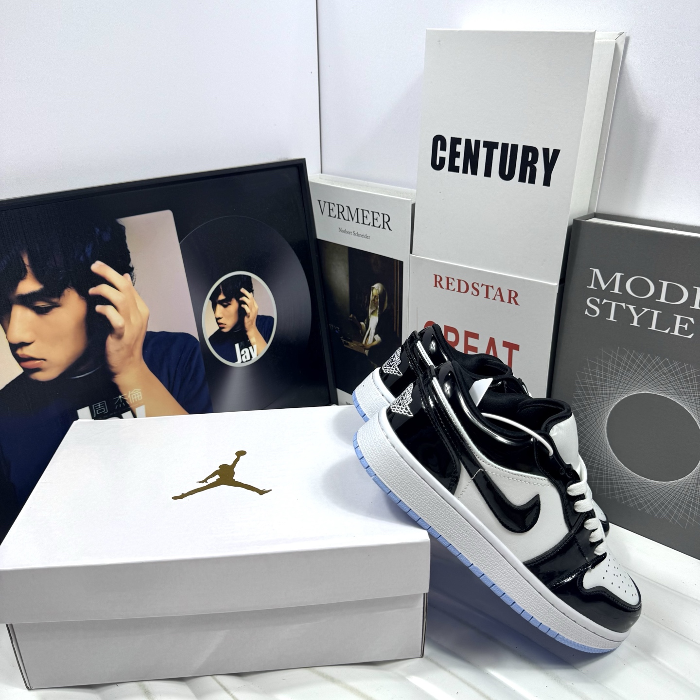 供货价:68💰『高瑞AJ1系列』摩擦嘎吱嘎吱响,原盒真标
Air Jordan 1 Low 童鞋漆皮黑白
外贸订单 质量超顶🔝全鞋真皮
原厂内置稳形海玻璃鞋垫 A模大底 
头层小牛皮 鞋舌AJ原厂专用牛津布+AJ专用反口珍珠布+无杂质高弹内里海棉+特殊封边弹力鞋带+后跟无连线精密刺绣
Size：31 32 33 34 35 童鞋鞋码
男女码36-44也有
