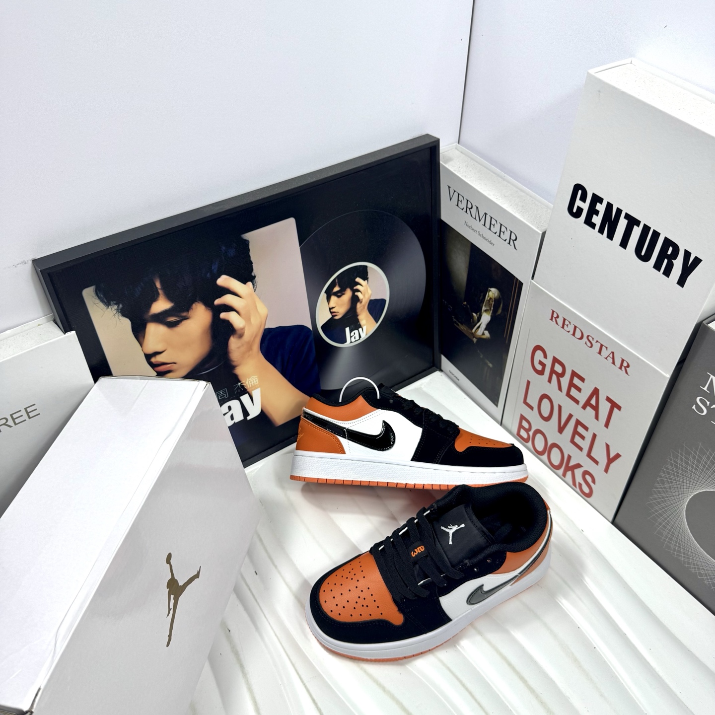 供货价:68💰『高瑞AJ1系列』摩擦嘎吱嘎吱响,原盒真标
Air Jordan 1 Low 童鞋扣碎
外贸订单 质量超顶🔝全鞋真皮
原厂内置稳形海玻璃鞋垫 A模大底 
头层小牛皮 鞋舌AJ原厂专用牛津布+AJ专用反口珍珠布+无杂质高弹内里海棉+特殊封边弹力鞋带+后跟无连线精密刺绣
Size：31 32 33 34 35 童鞋鞋码
男女码36-44也有