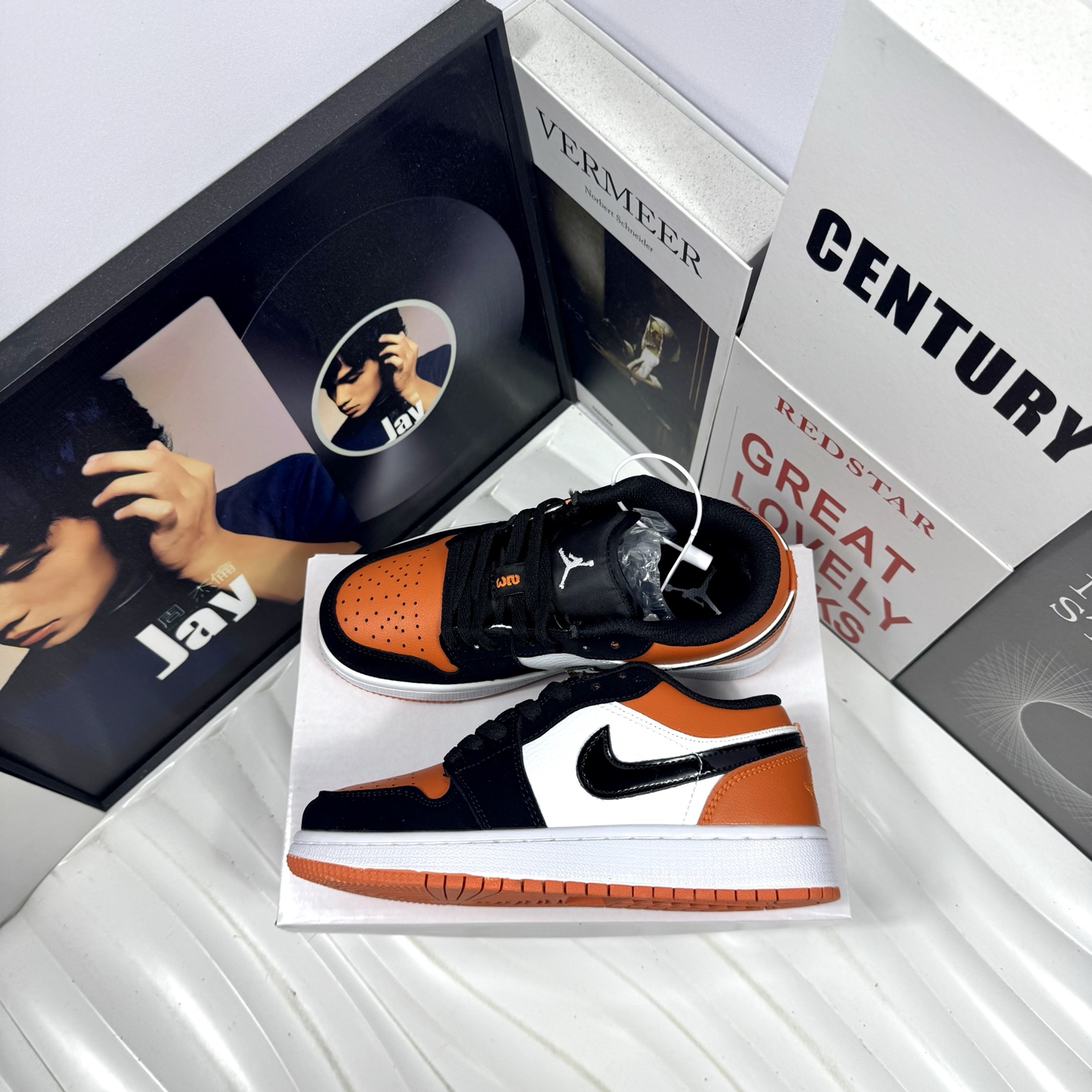 供货价:68💰『高瑞AJ1系列』摩擦嘎吱嘎吱响,原盒真标
Air Jordan 1 Low 童鞋扣碎
外贸订单 质量超顶🔝全鞋真皮
原厂内置稳形海玻璃鞋垫 A模大底 
头层小牛皮 鞋舌AJ原厂专用牛津布+AJ专用反口珍珠布+无杂质高弹内里海棉+特殊封边弹力鞋带+后跟无连线精密刺绣
Size：31 32 33 34 35 童鞋鞋码
男女码36-44也有