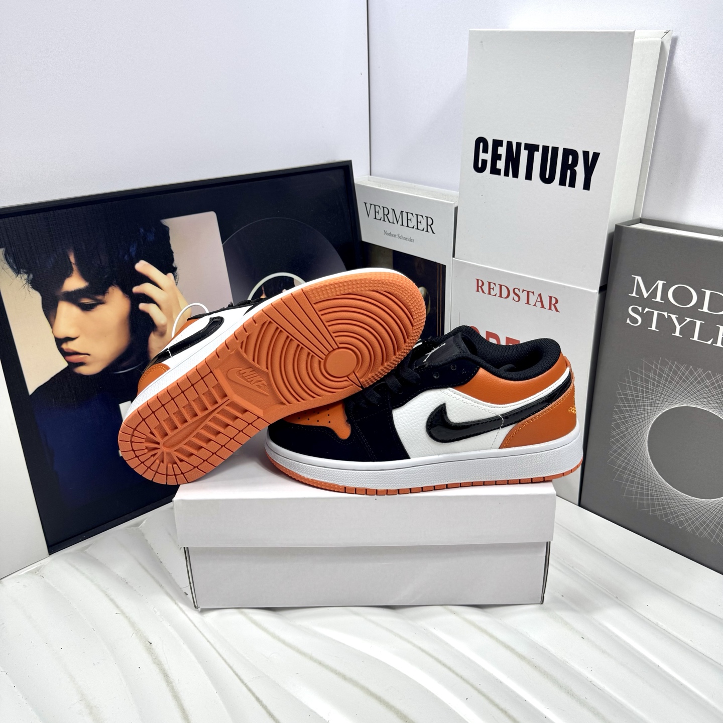 供货价:68💰『高瑞AJ1系列』摩擦嘎吱嘎吱响,原盒真标
Air Jordan 1 Low 童鞋扣碎
外贸订单 质量超顶🔝全鞋真皮
原厂内置稳形海玻璃鞋垫 A模大底 
头层小牛皮 鞋舌AJ原厂专用牛津布+AJ专用反口珍珠布+无杂质高弹内里海棉+特殊封边弹力鞋带+后跟无连线精密刺绣
Size：31 32 33 34 35 童鞋鞋码
男女码36-44也有